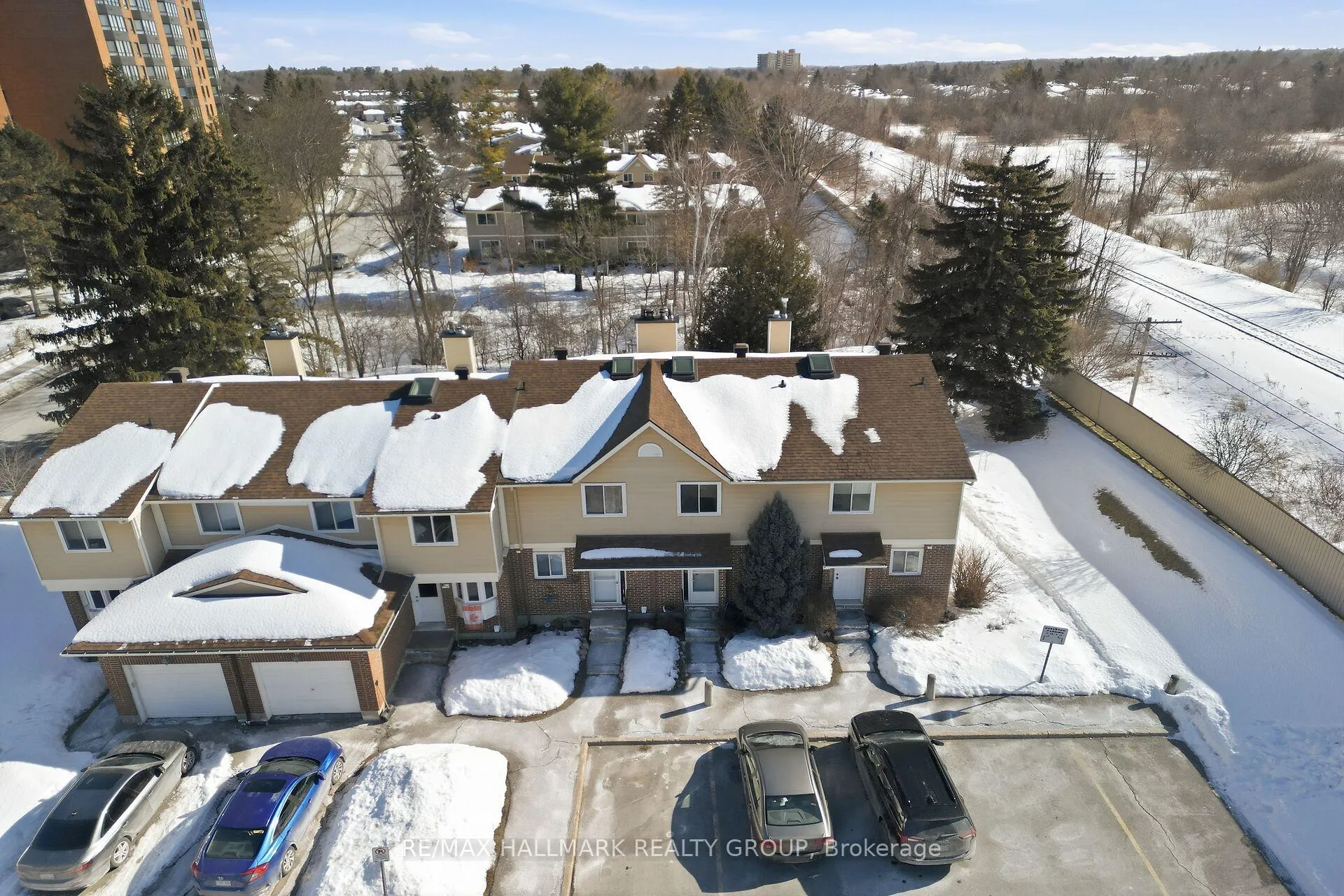 Photo 48 of Unit D, 116 Valley Stream Drive, Ottawa, Leslie Park — HOMEH