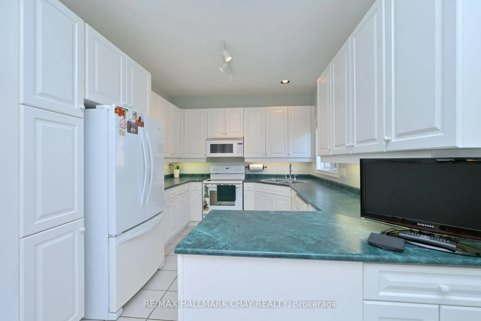 Photo 6 of 35 Via Amici, New Tecumseth, Alliston — HOMEH