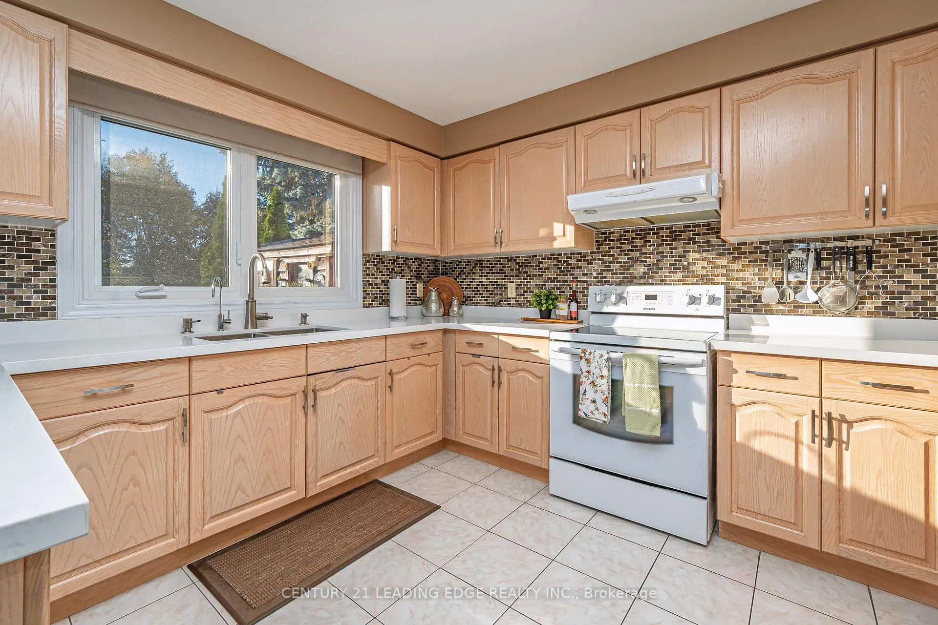 Photo 12 of 207 Larkin Avenue, Markham, Markham Village — HOMEH