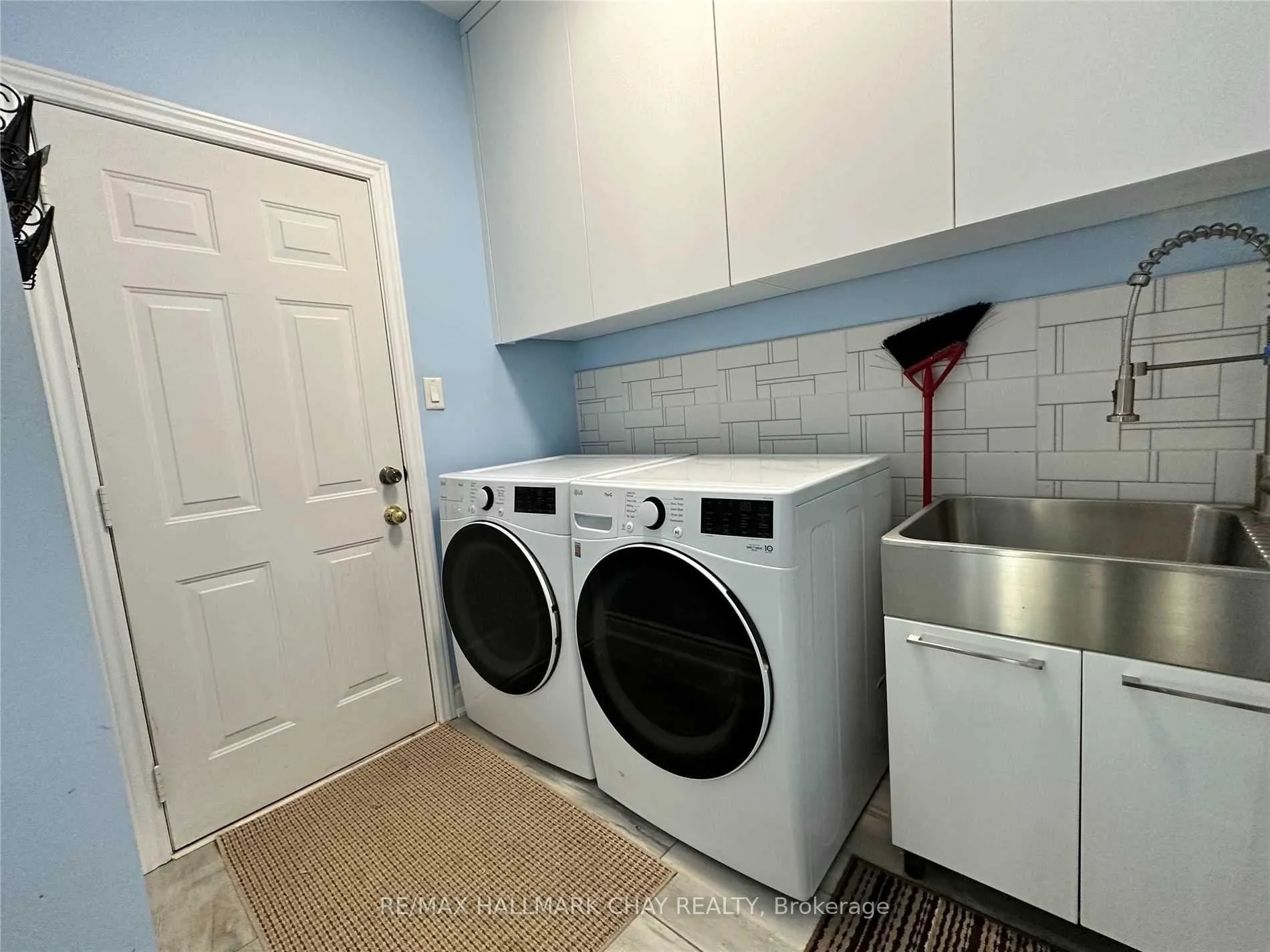 Photo 8 of Unit UPPER, 55 Penvill Lane, Barrie, Ardagh — HOMEH