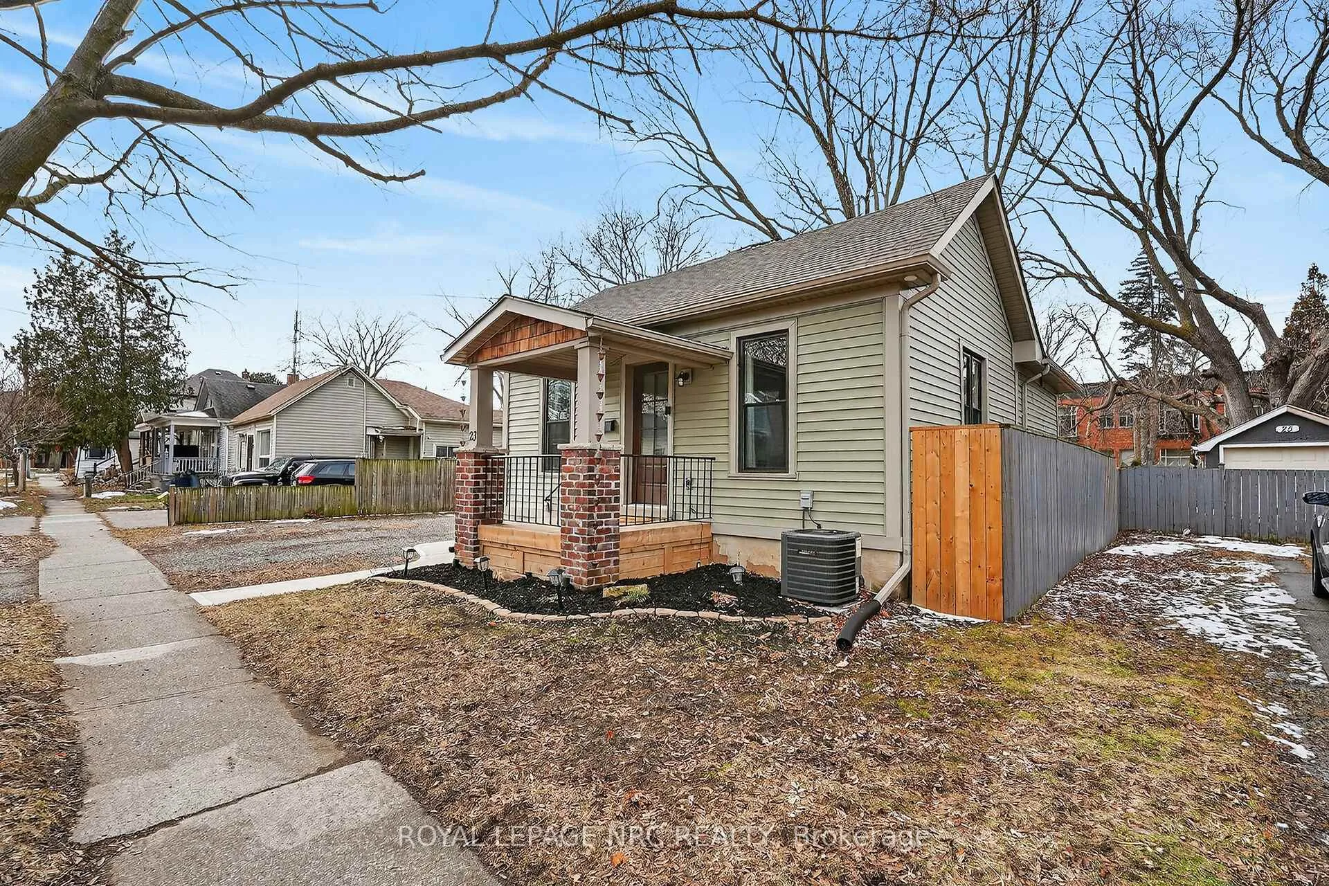 Photo 3 of 23 Rodman Street E, St. Catharines, Downtown — HOMEH
