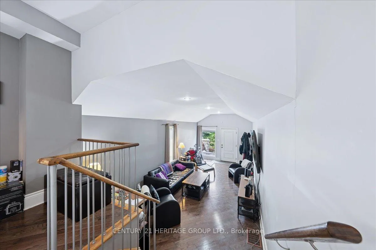 Photo 10 of 169 King Edward Avenue, Toronto, Woodbine-Lumsden — HOMEH