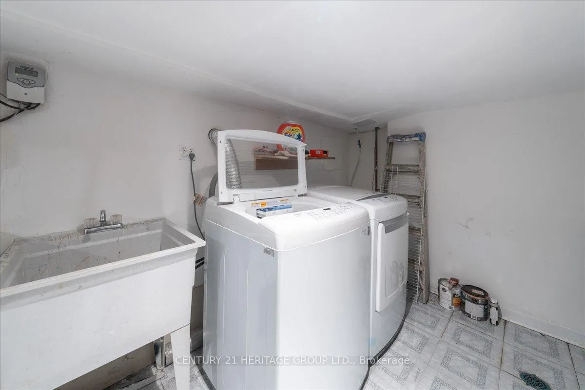 Photo 27 of 169 King Edward Avenue, Toronto, Woodbine-Lumsden — HOMEH