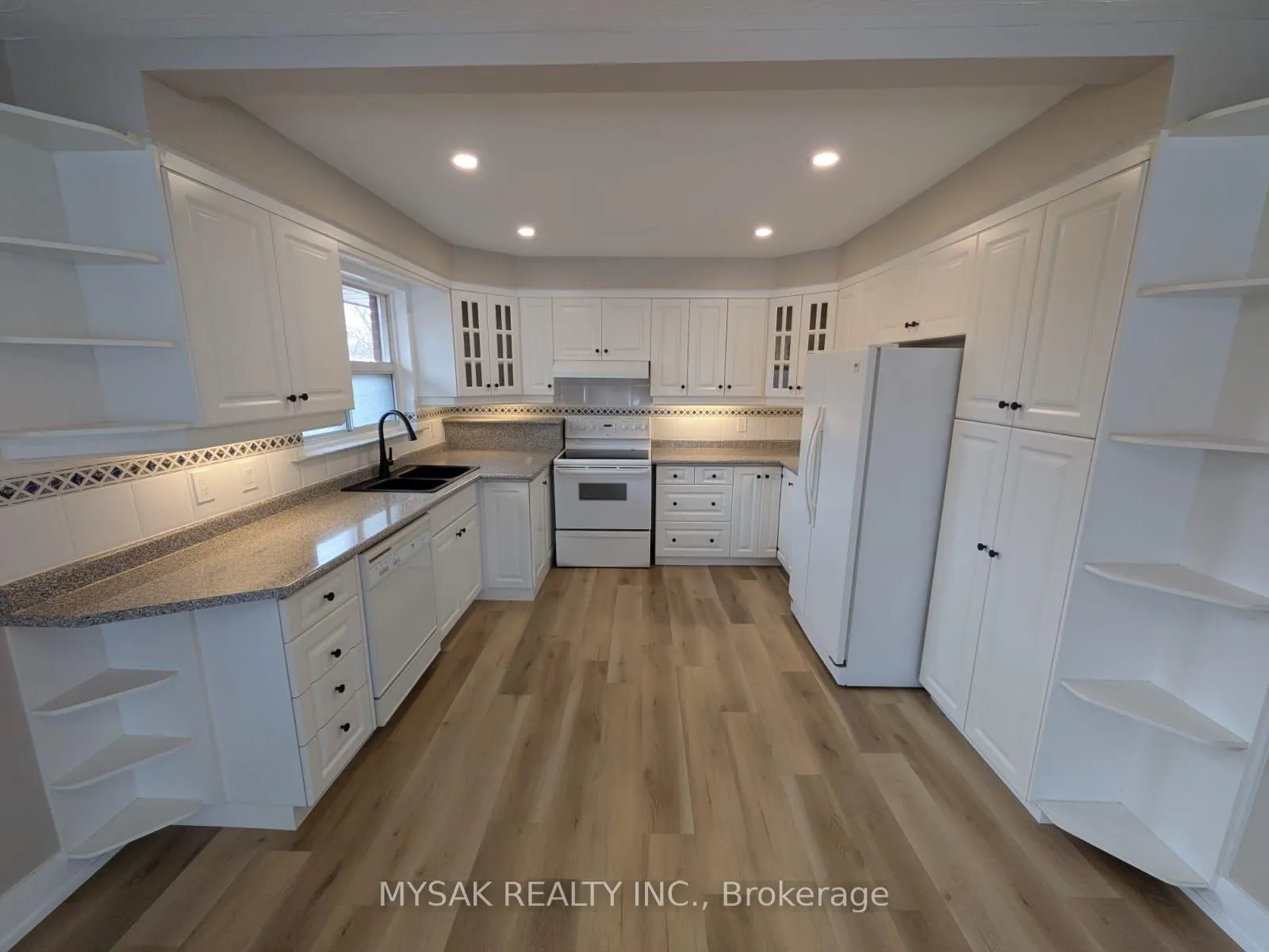 Photo 4 of Unit Main Floor, 96 Celestine Drive, Etobicoke, Willowridge-Martingrove-Richview — HOMEH