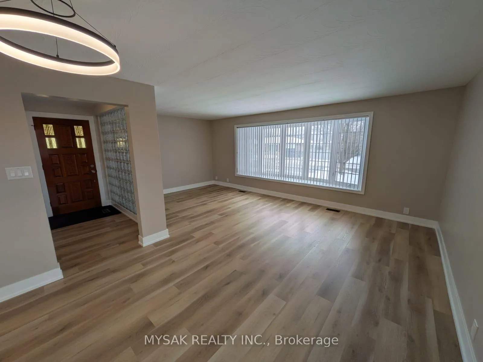 Photo 6 of Unit Main Floor, 96 Celestine Drive, Etobicoke, Willowridge-Martingrove-Richview — HOMEH
