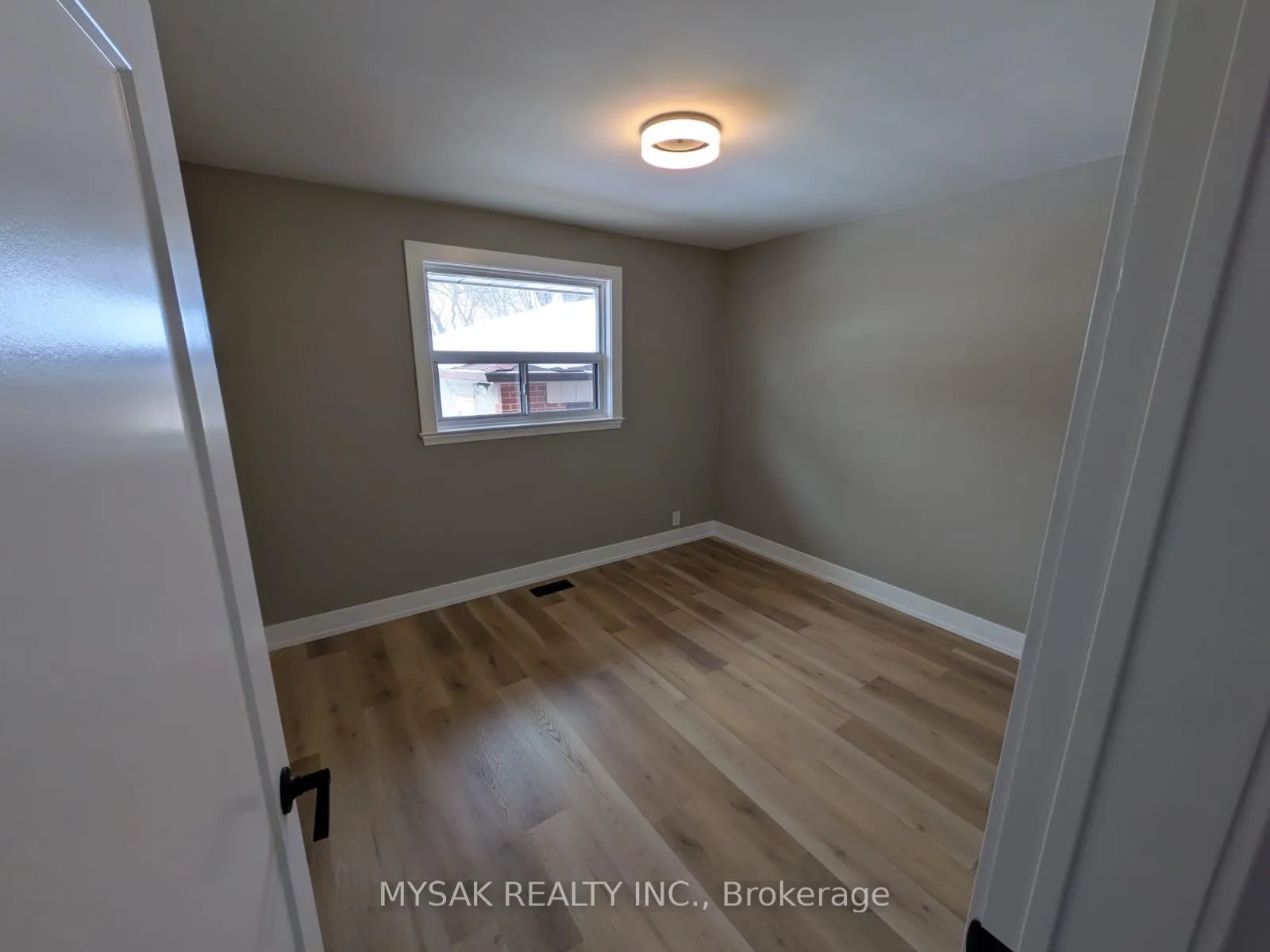 Photo 13 of Unit Main Floor, 96 Celestine Drive, Etobicoke, Willowridge-Martingrove-Richview — HOMEH