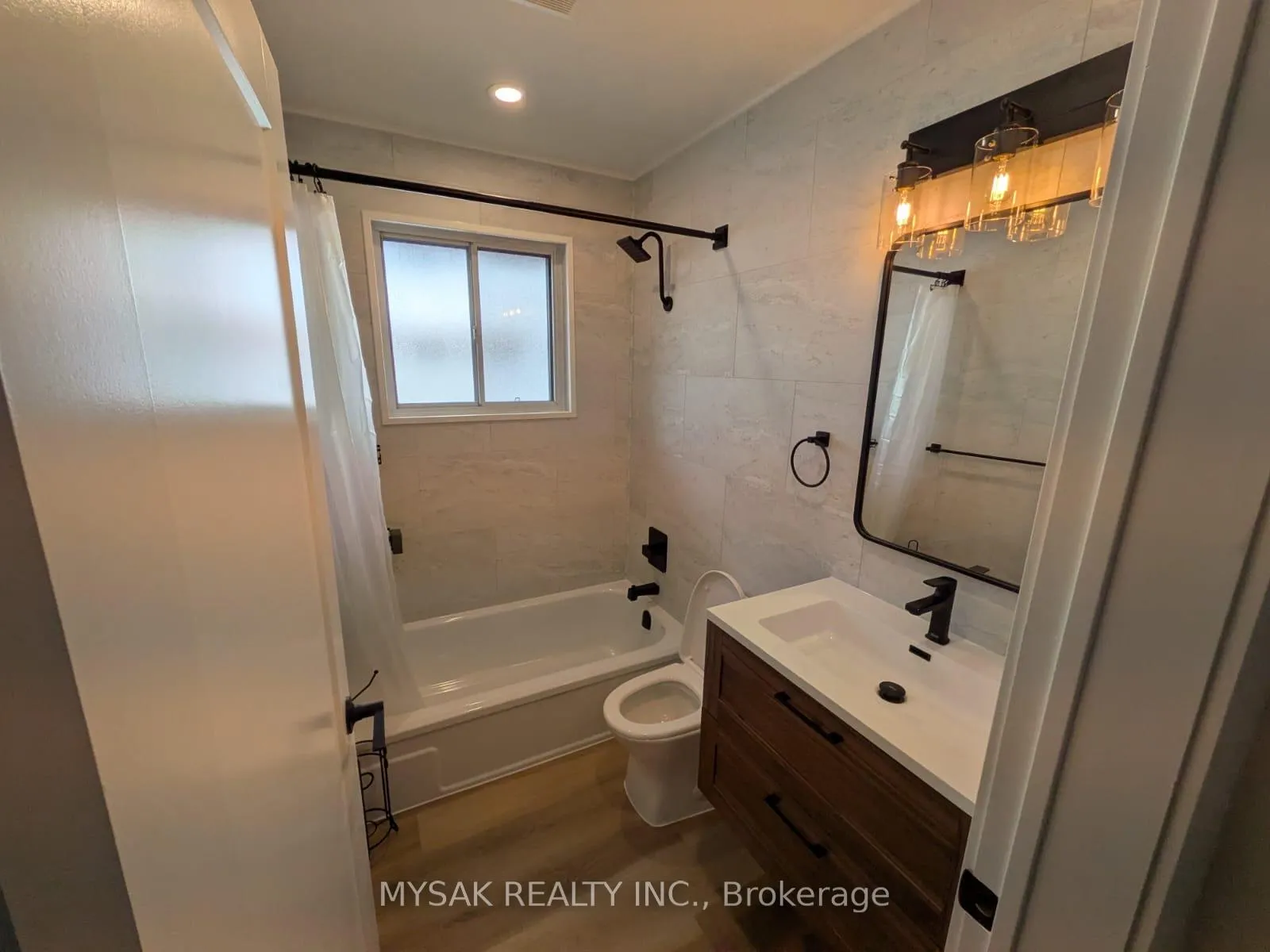 Photo 14 of Unit Main Floor, 96 Celestine Drive, Etobicoke, Willowridge-Martingrove-Richview — HOMEH