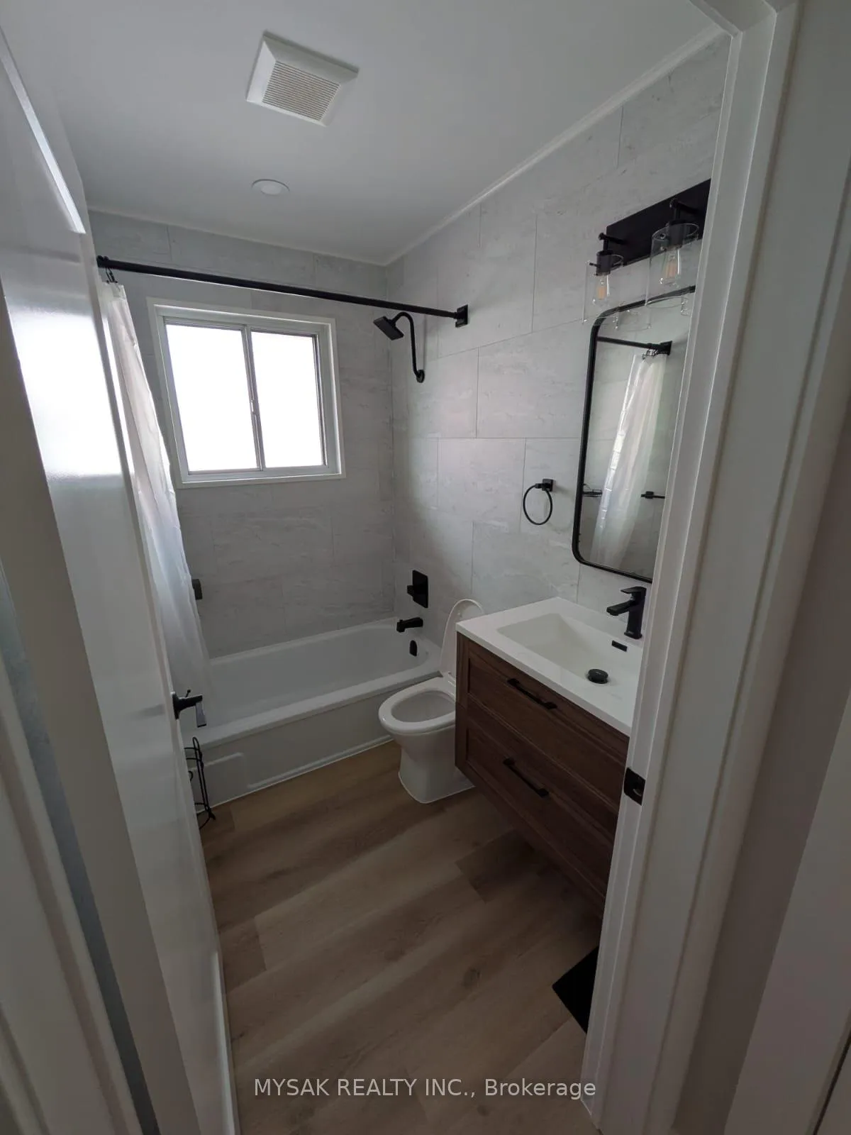 Photo 15 of Unit Main Floor, 96 Celestine Drive, Etobicoke, Willowridge-Martingrove-Richview — HOMEH