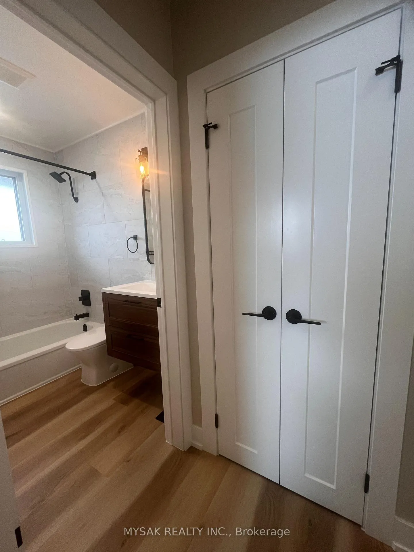 Photo 16 of Unit Main Floor, 96 Celestine Drive, Etobicoke, Willowridge-Martingrove-Richview — HOMEH