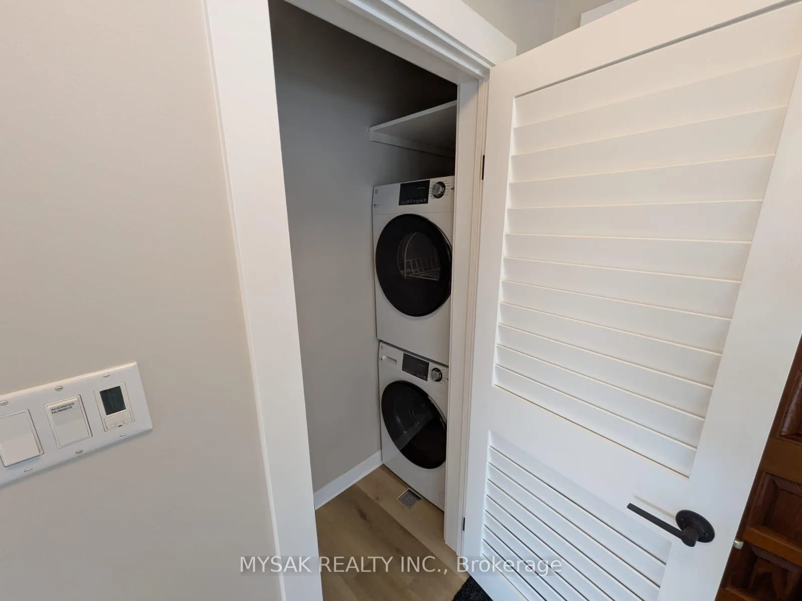 Photo 17 of Unit Main Floor, 96 Celestine Drive, Etobicoke, Willowridge-Martingrove-Richview — HOMEH