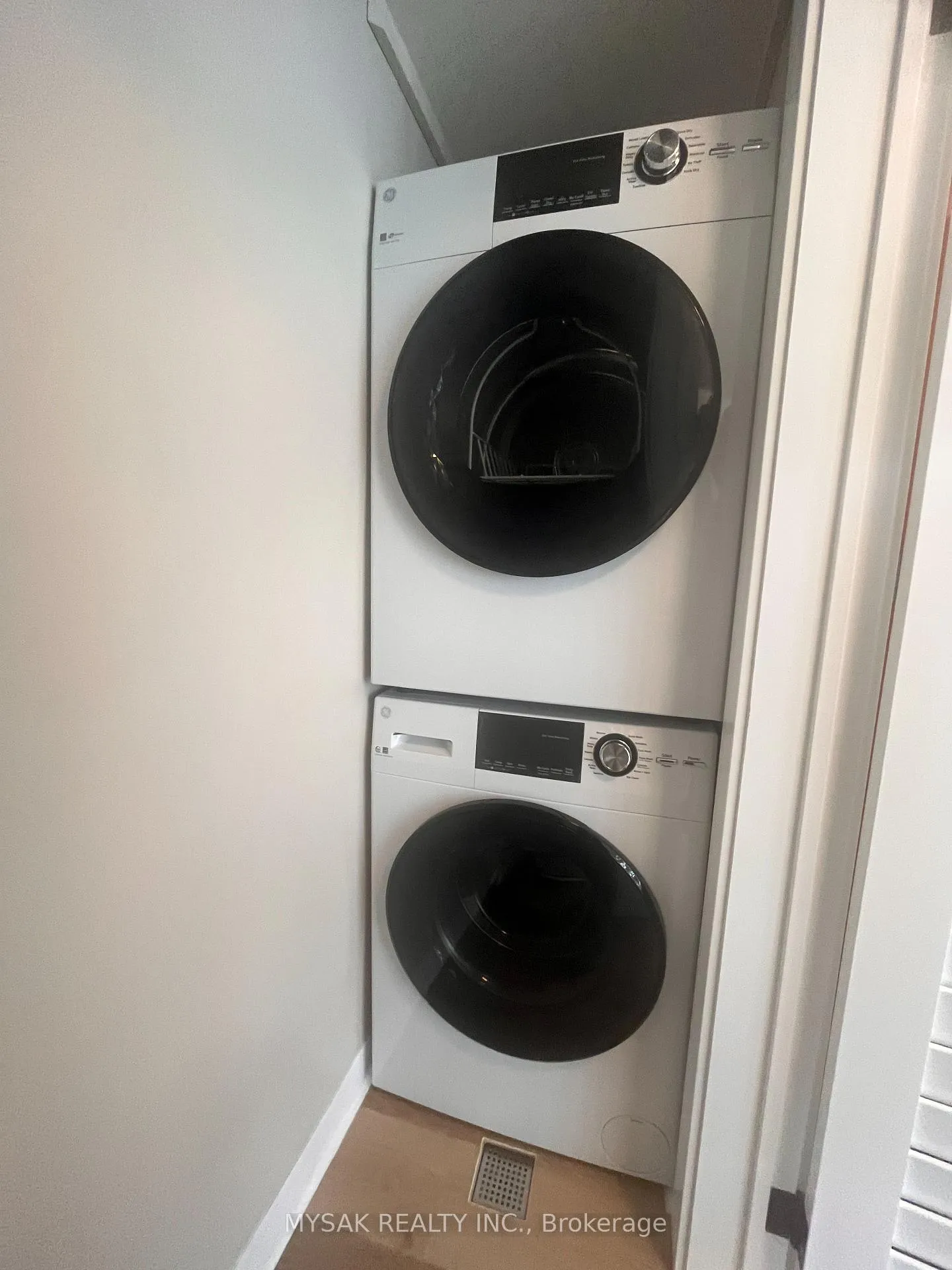 Photo 18 of Unit Main Floor, 96 Celestine Drive, Etobicoke, Willowridge-Martingrove-Richview — HOMEH