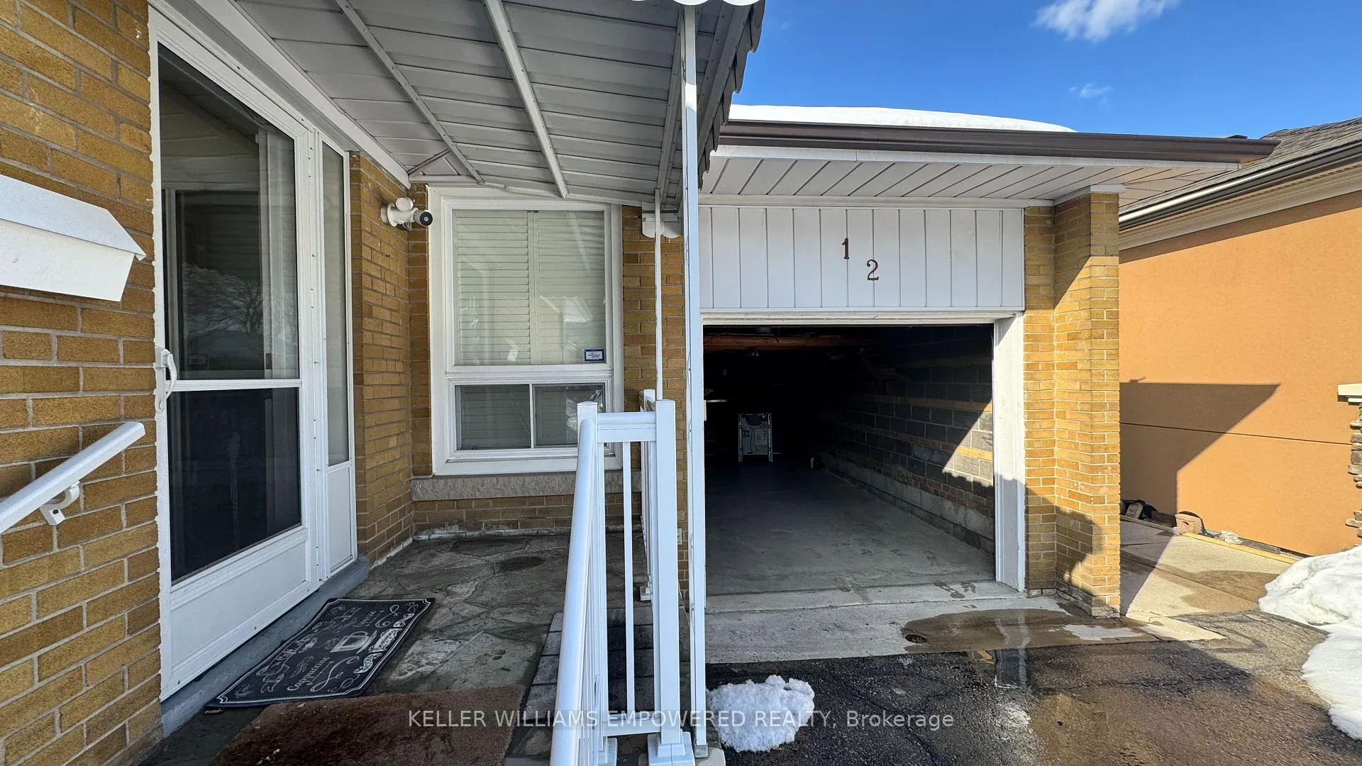 Photo 2 of 12 Hadrian Drive, Etobicoke, Elms-Old Rexdale — HOMEH