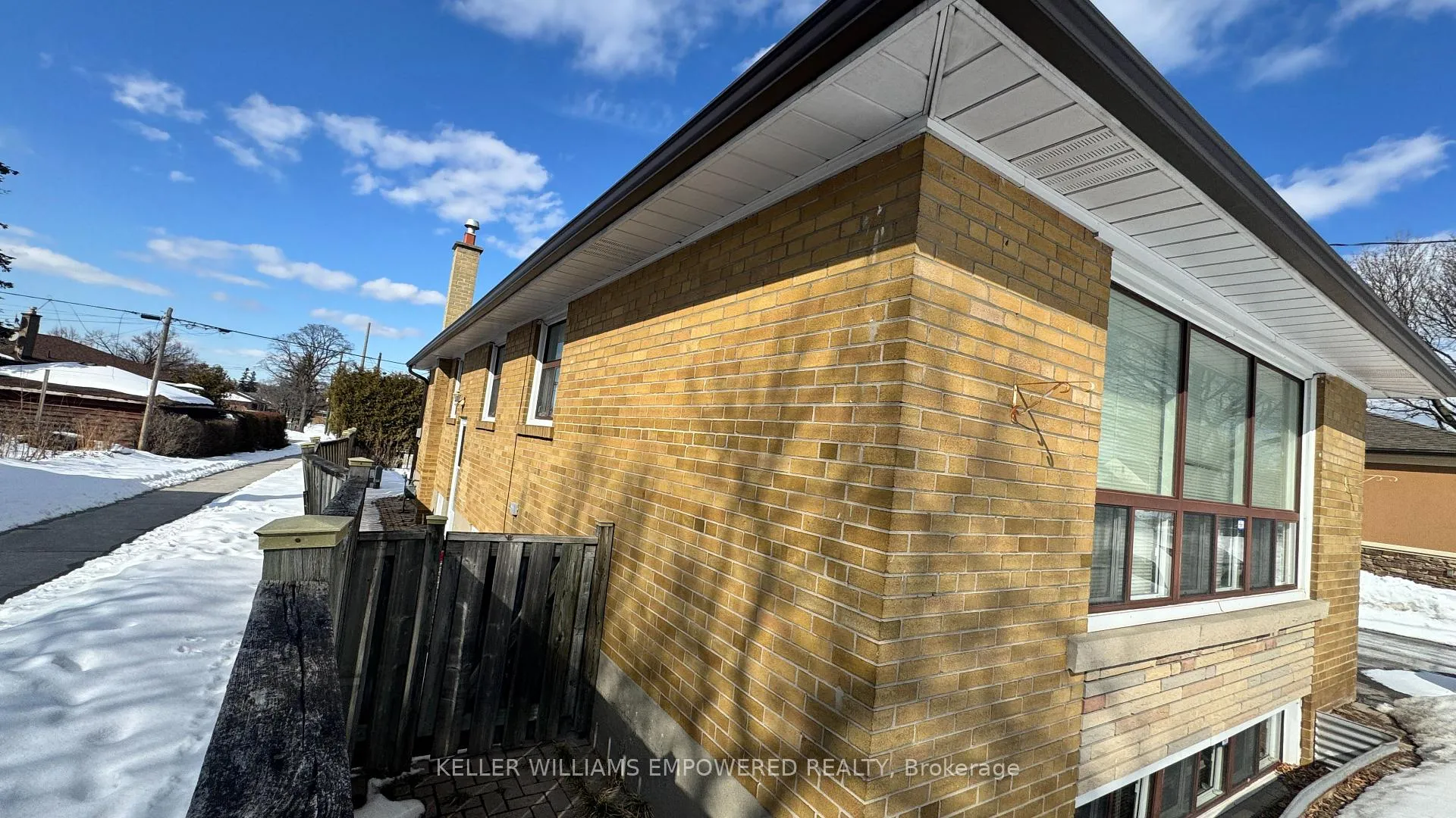 Photo 6 of 12 Hadrian Drive, Etobicoke, Elms-Old Rexdale — HOMEH