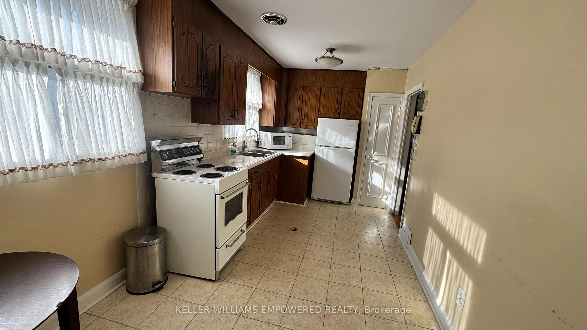 Photo 11 of 12 Hadrian Drive, Etobicoke, Elms-Old Rexdale — HOMEH