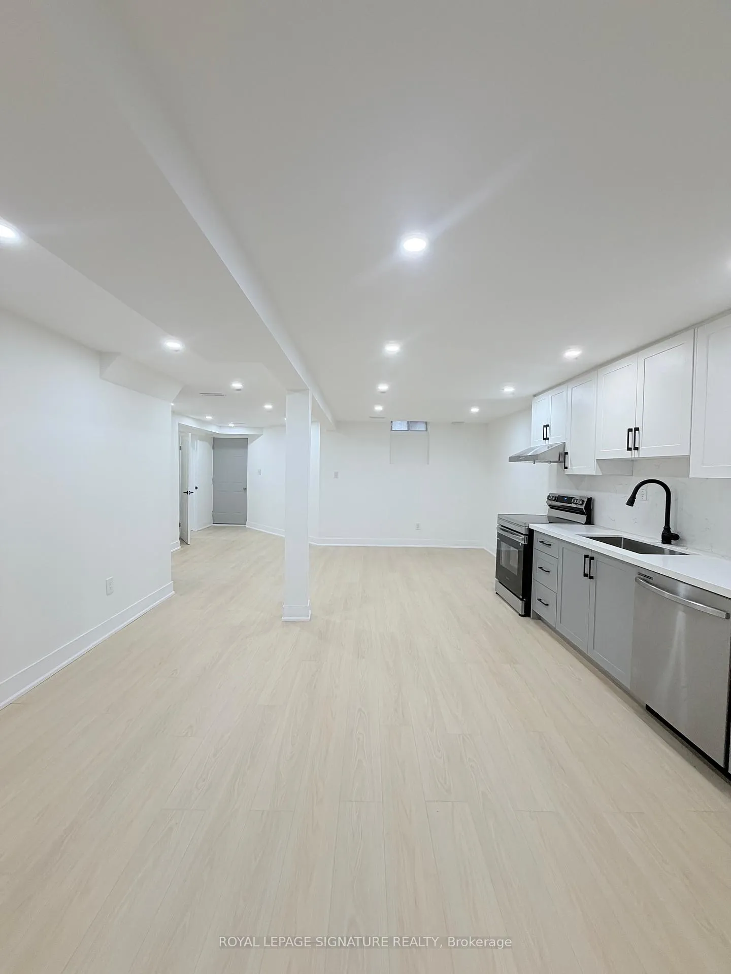 Photo 5 of Unit Main, 16 Oak Knoll Crescent, Hamilton, Westdale — HOMEH