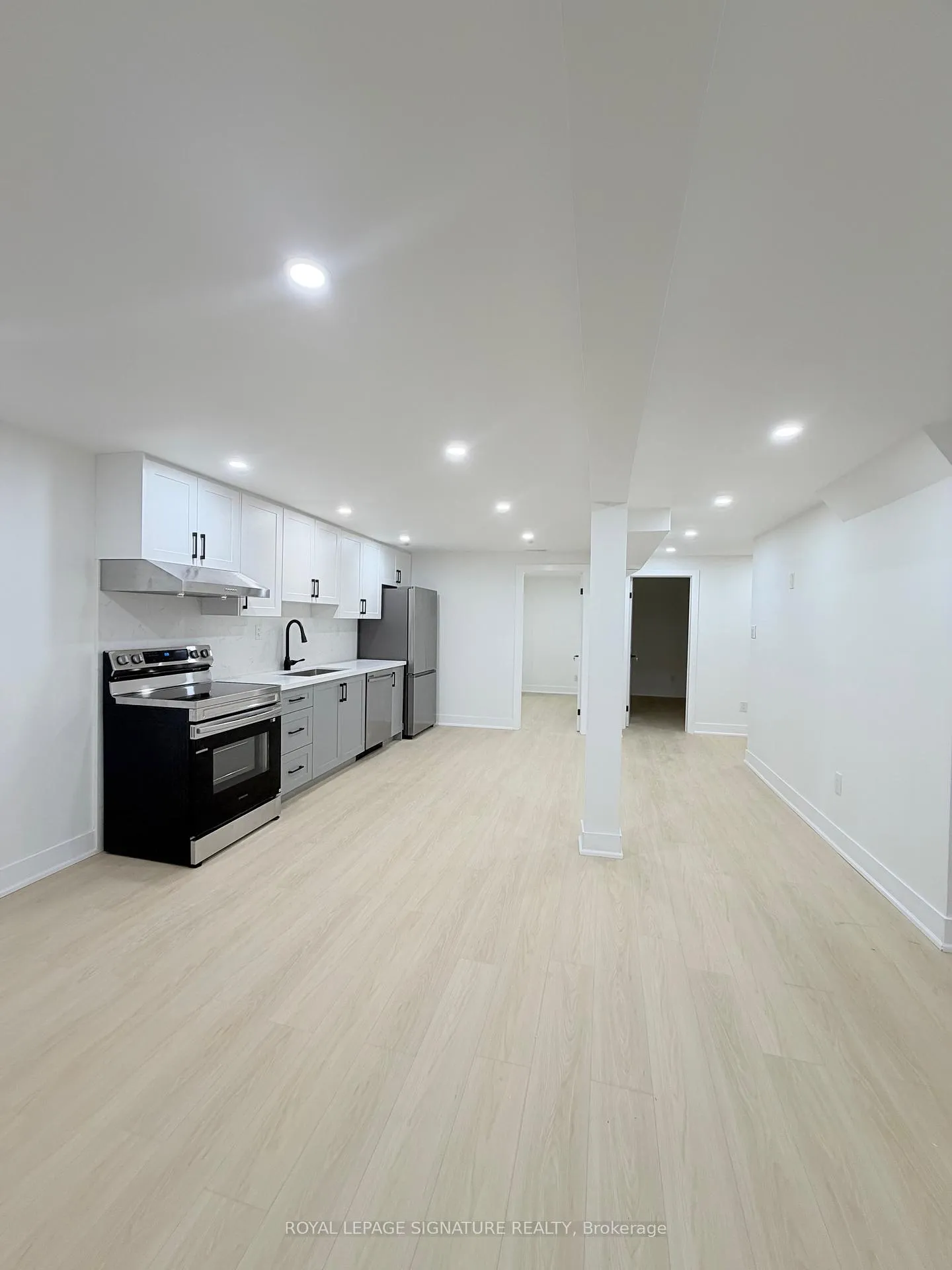 Photo 7 of Unit Main, 16 Oak Knoll Crescent, Hamilton, Westdale — HOMEH