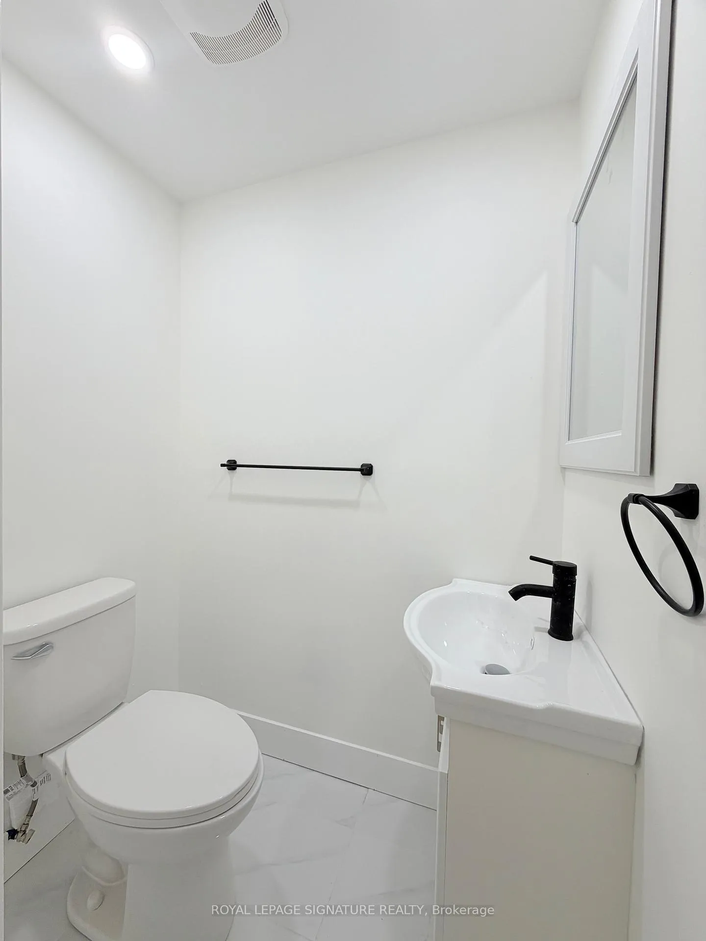 Photo 12 of Unit Main, 16 Oak Knoll Crescent, Hamilton, Westdale — HOMEH