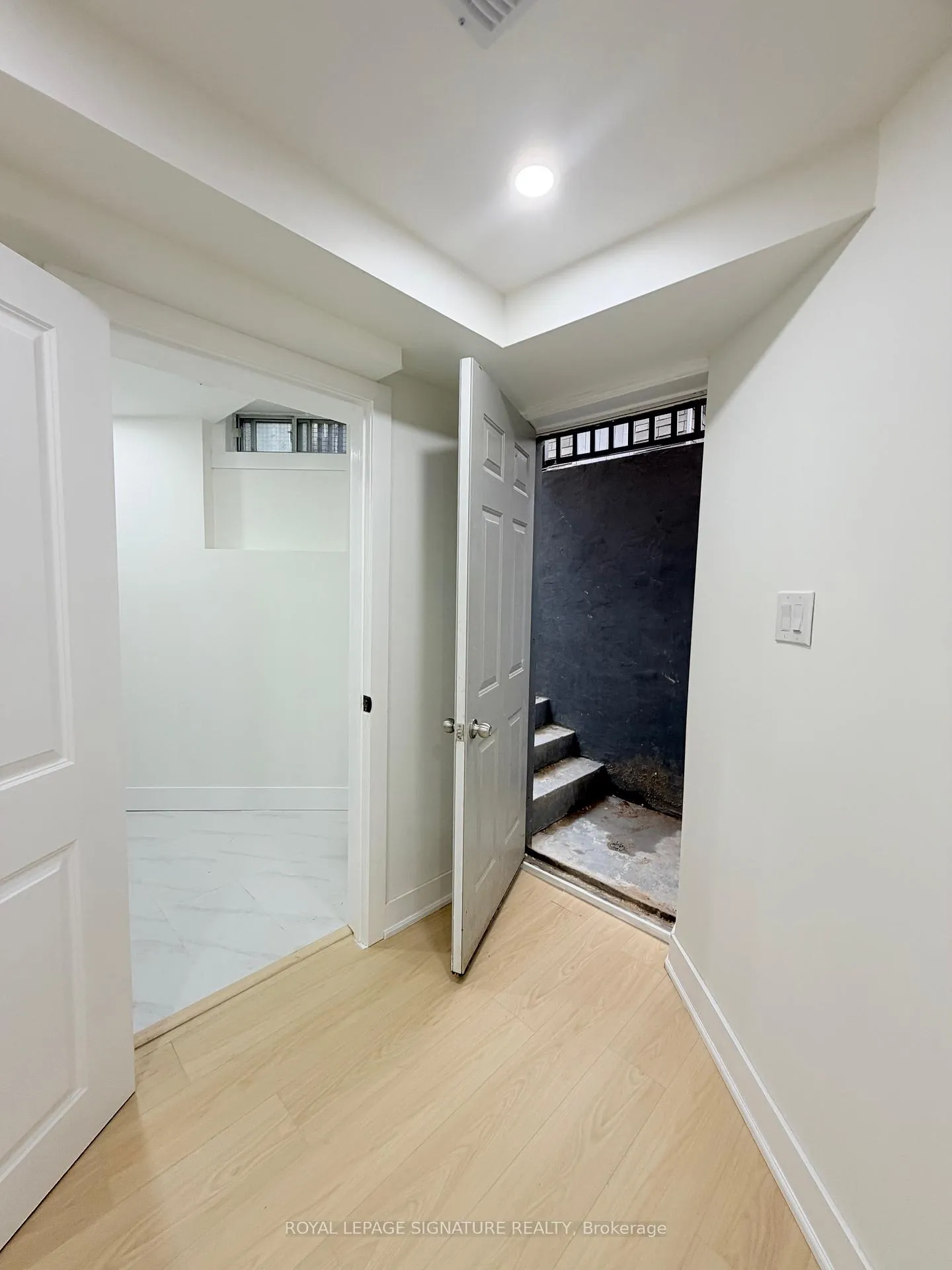 Photo 16 of Unit Main, 16 Oak Knoll Crescent, Hamilton, Westdale — HOMEH