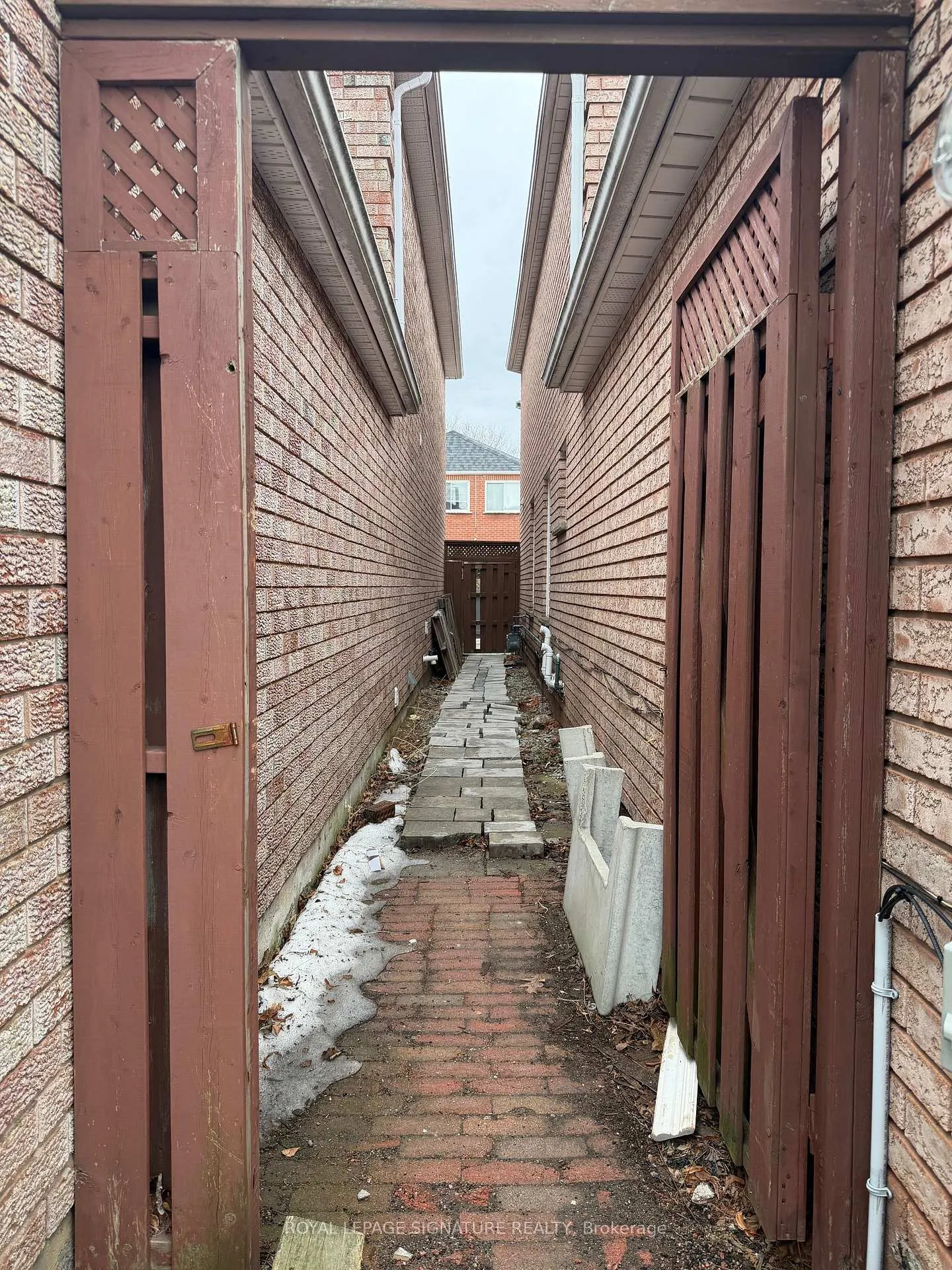 Photo 20 of Unit Main, 16 Oak Knoll Crescent, Hamilton, Westdale — HOMEH