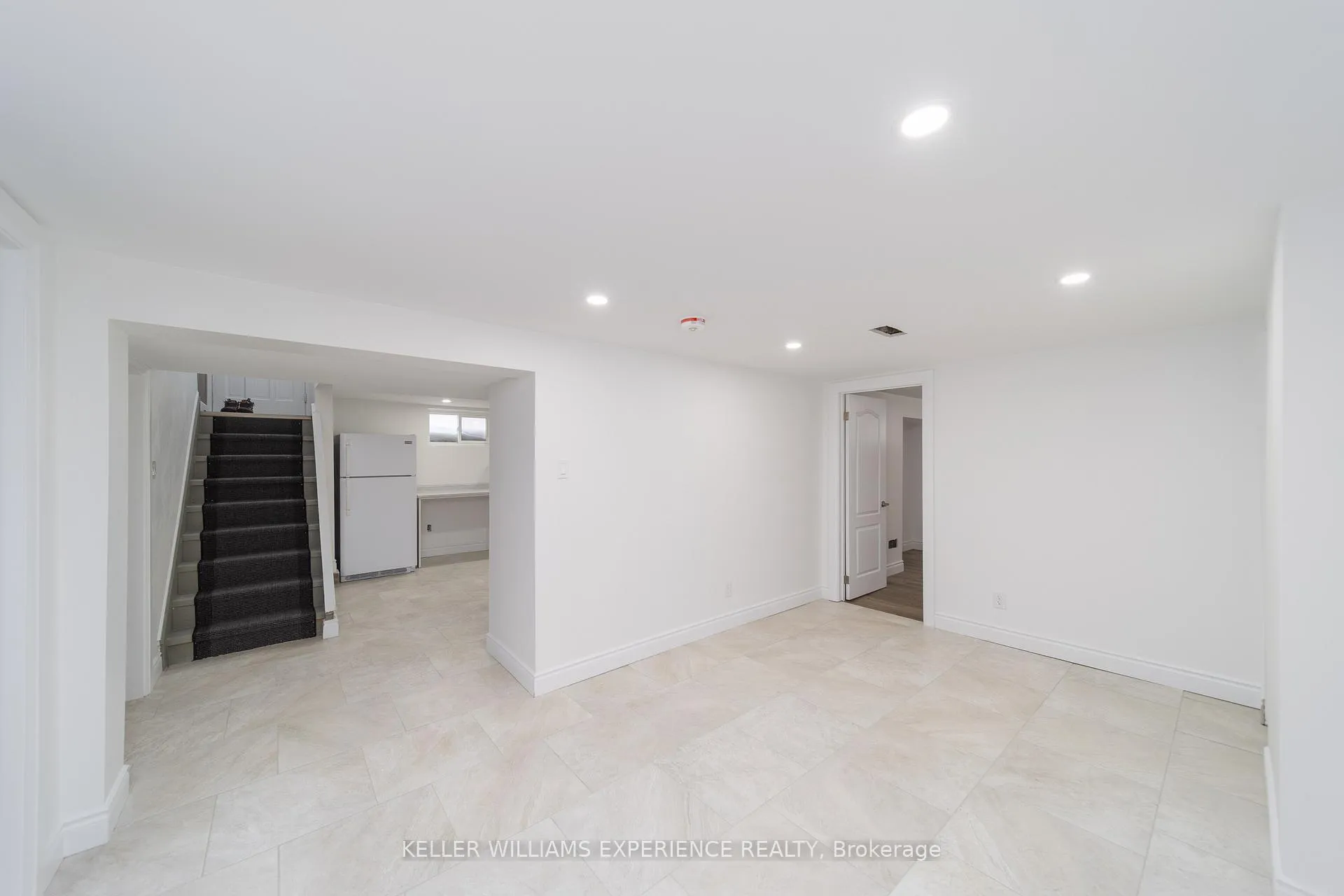 Photo 5 of Unit LOWER, 51 Davidson Street, Barrie, Wellington — HOMEH
