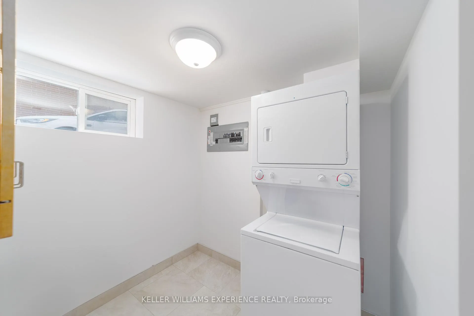 Photo 15 of Unit LOWER, 51 Davidson Street, Barrie, Wellington — HOMEH