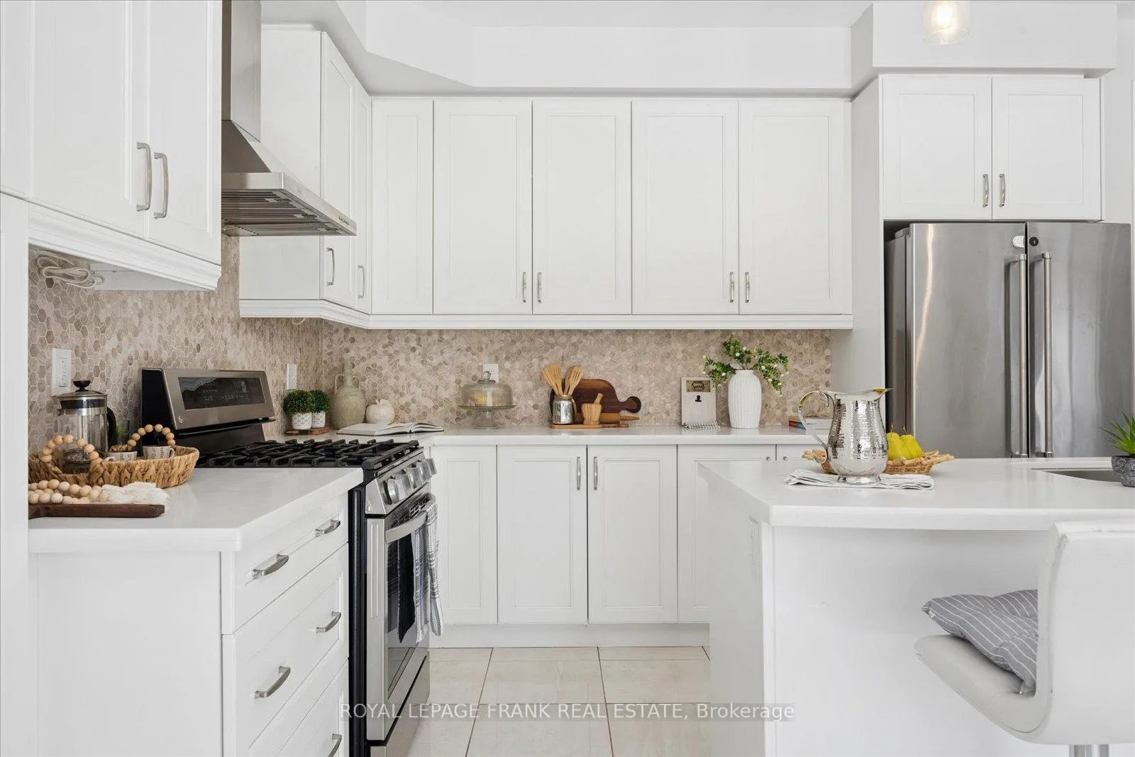 Photo 13 of 193 Kenneth Cole Drive, Clarington, Bowmanville — HOMEH