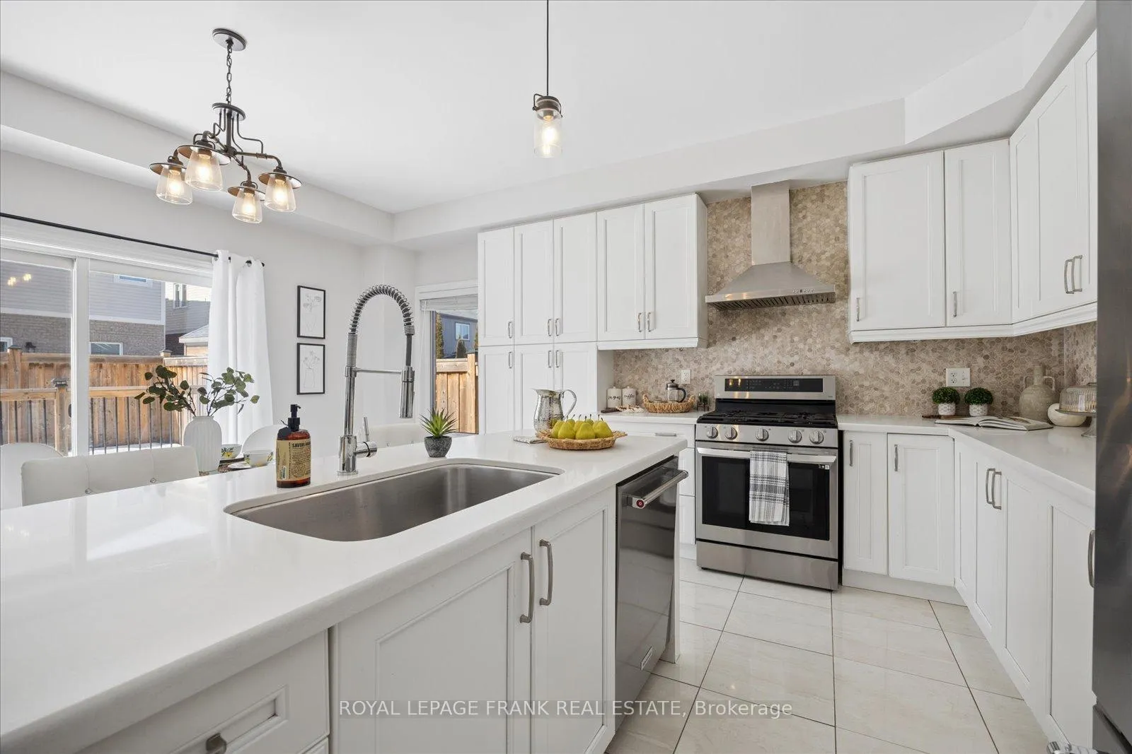 Photo 15 of 193 Kenneth Cole Drive, Clarington, Bowmanville — HOMEH
