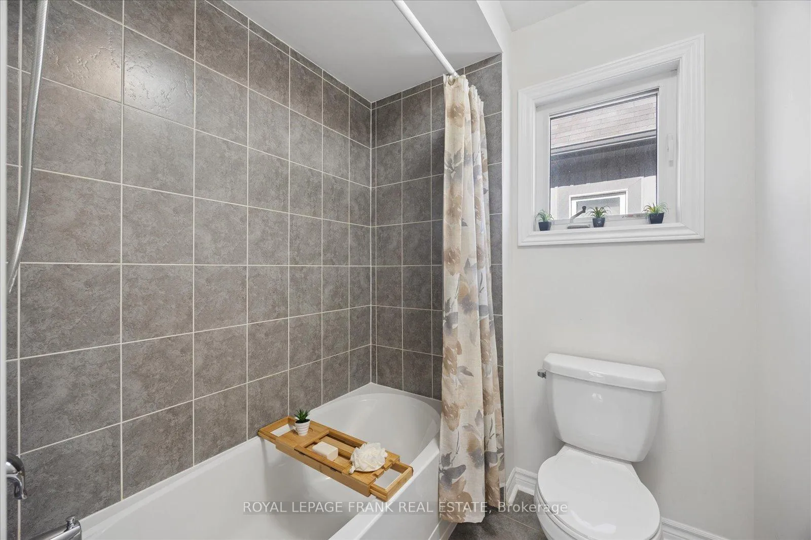 Photo 32 of 193 Kenneth Cole Drive, Clarington, Bowmanville — HOMEH