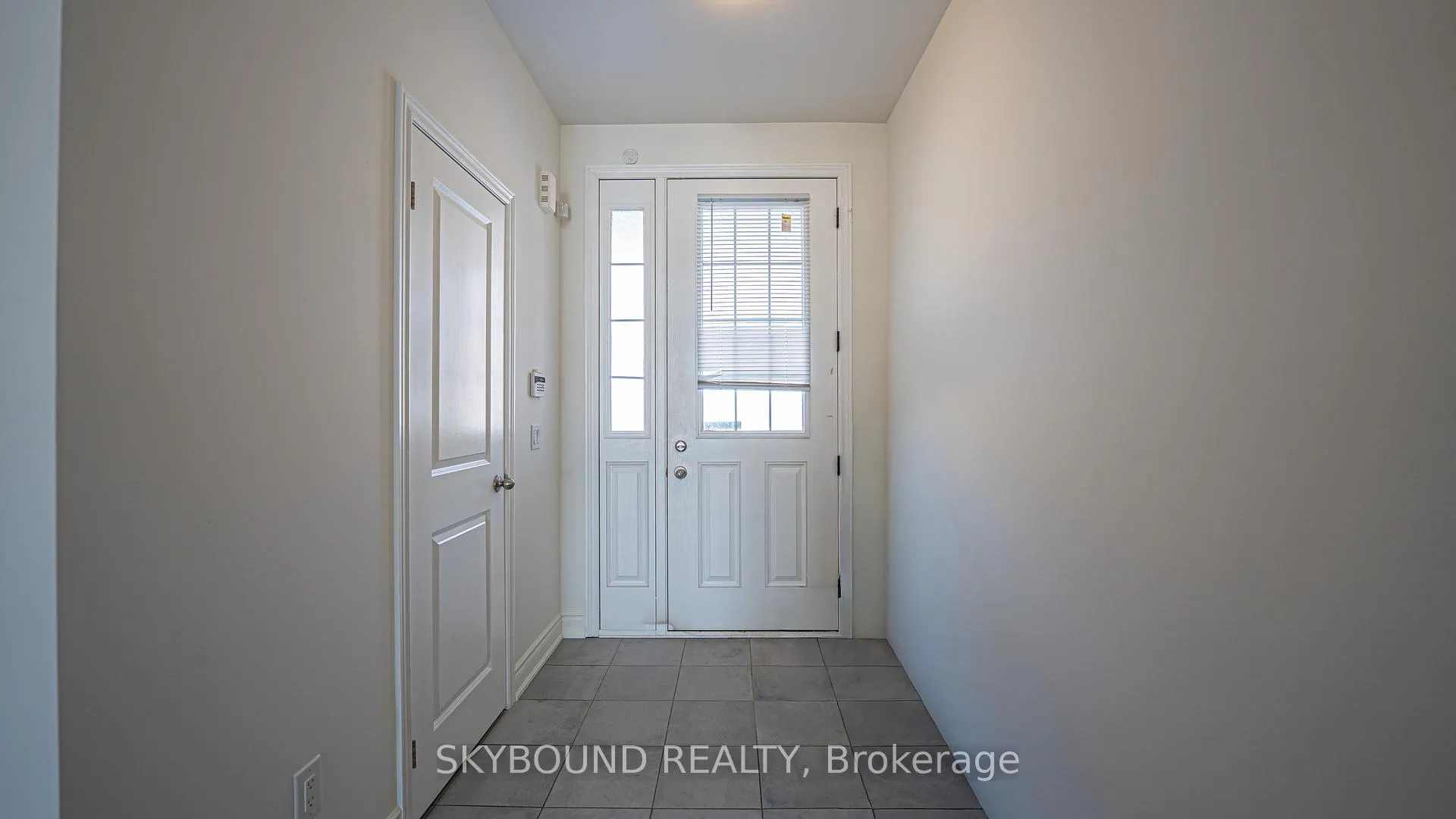 Photo 2 of 66 Finegan Circle, Brampton, Brampton North — HOMEH