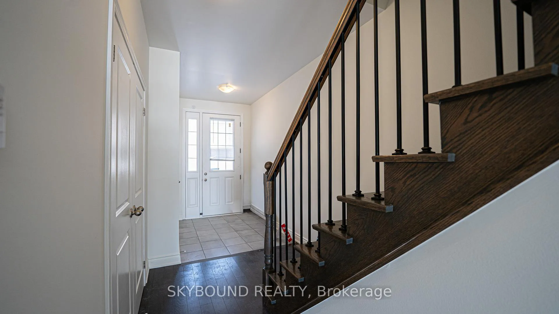 Photo 3 of 66 Finegan Circle, Brampton, Brampton North — HOMEH