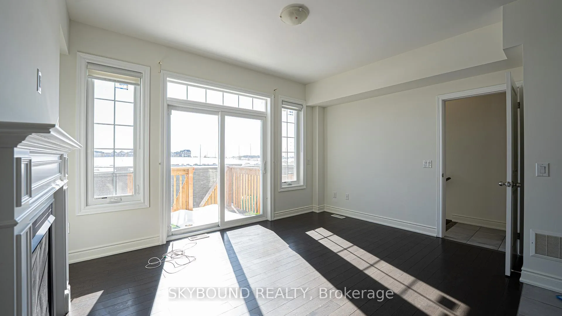 Photo 4 of 66 Finegan Circle, Brampton, Brampton North — HOMEH