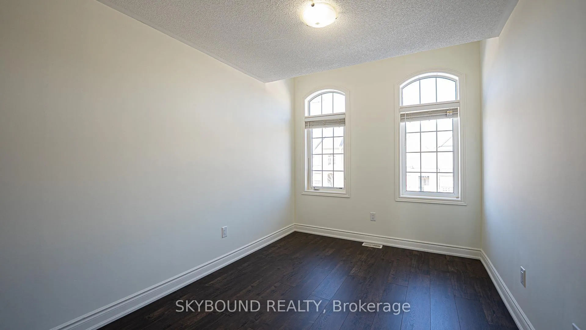 Photo 13 of 66 Finegan Circle, Brampton, Brampton North — HOMEH