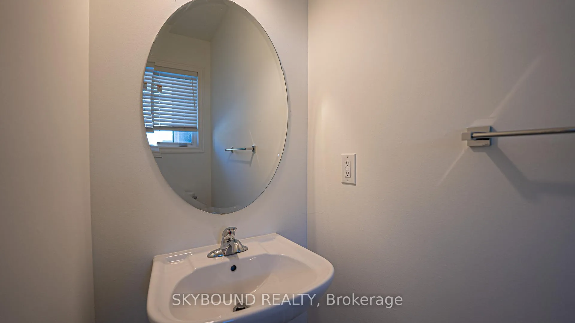 Photo 15 of 66 Finegan Circle, Brampton, Brampton North — HOMEH