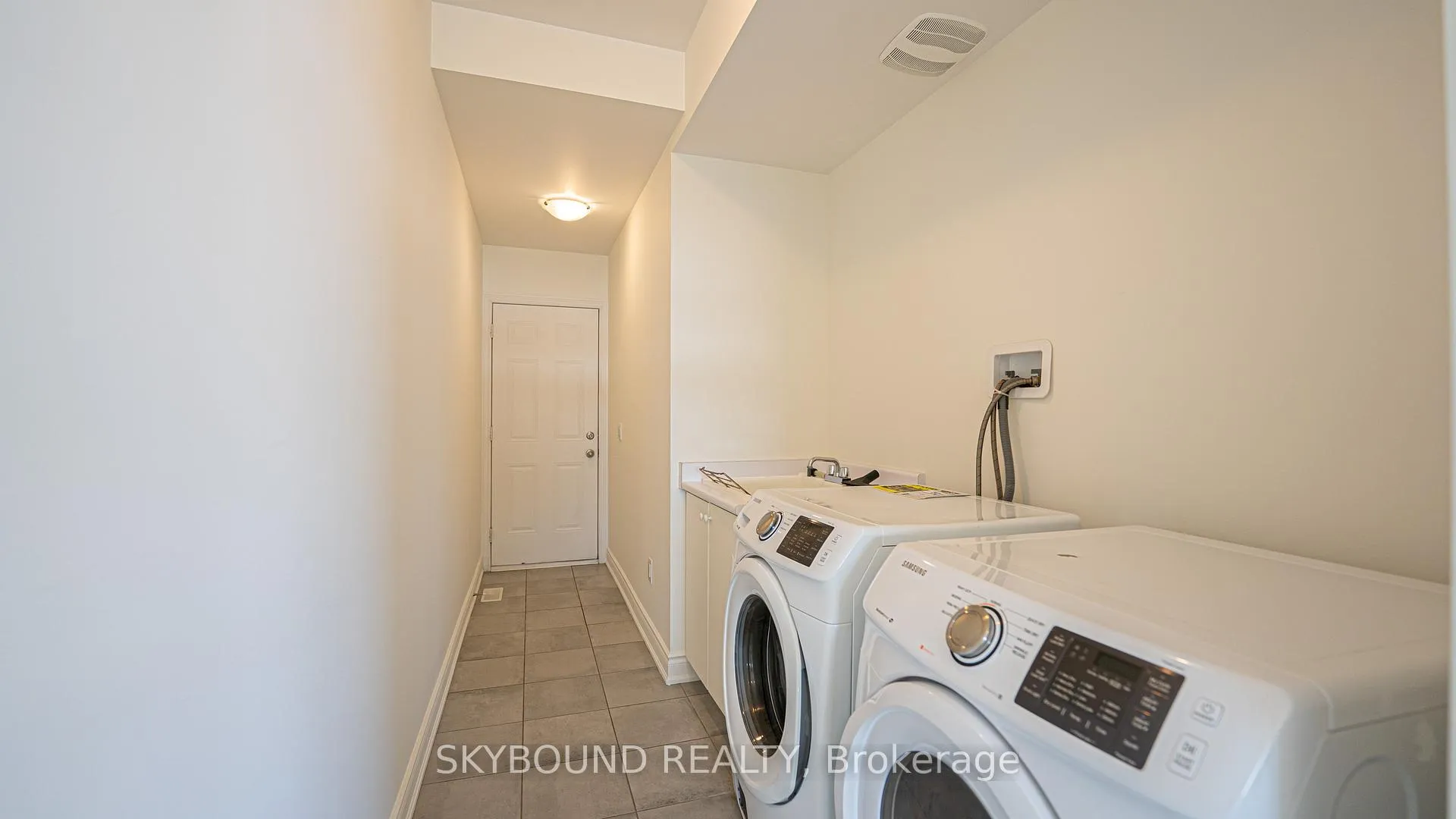 Photo 17 of 66 Finegan Circle, Brampton, Brampton North — HOMEH