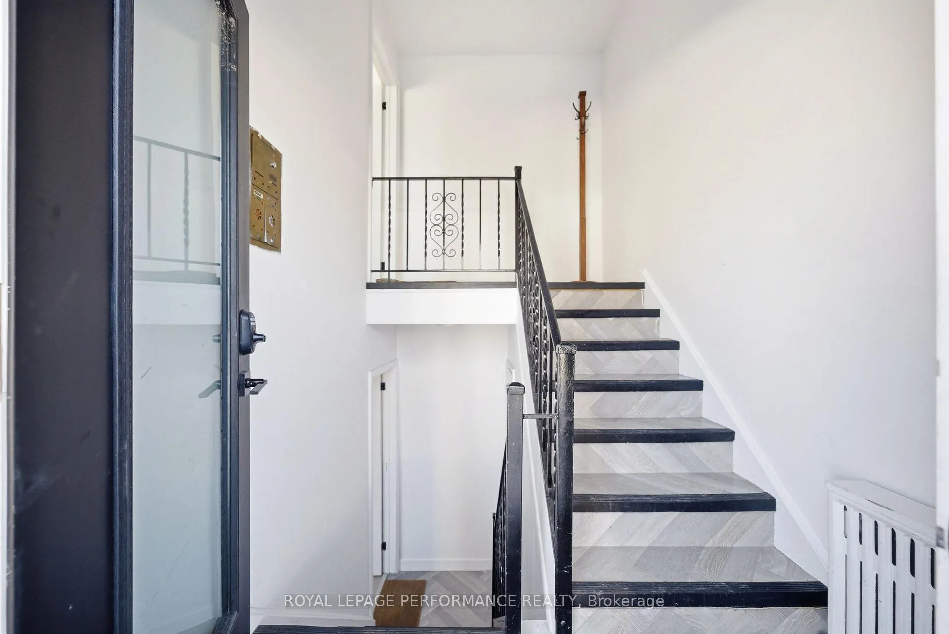 Photo 5 of 176 Dagmar Avenue, Ottawa, Vanier — HOMEH