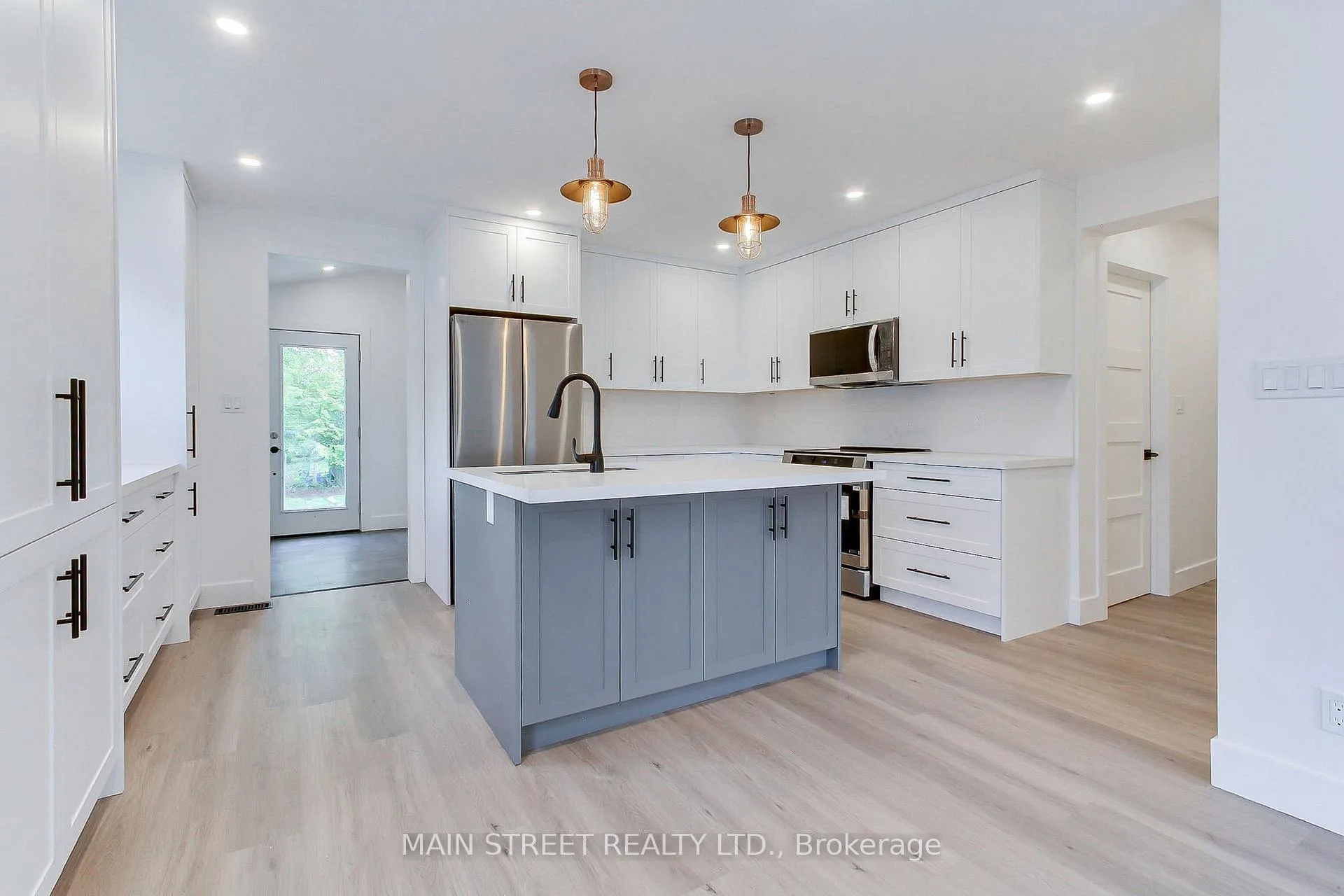 Photo 3 of 353 Pasadena Drive, Georgina, Keswick South — HOMEH