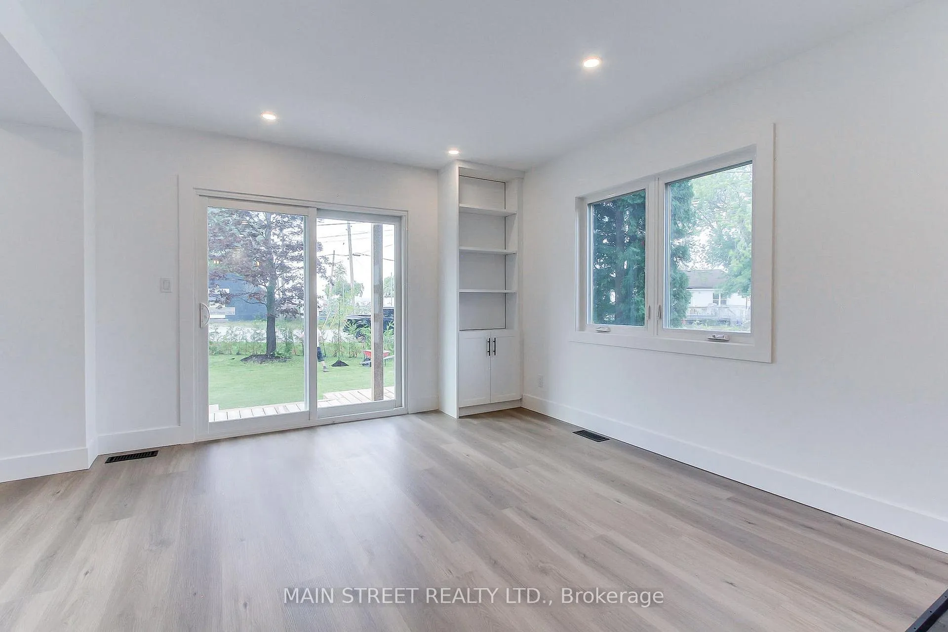 Photo 10 of 353 Pasadena Drive, Georgina, Keswick South — HOMEH