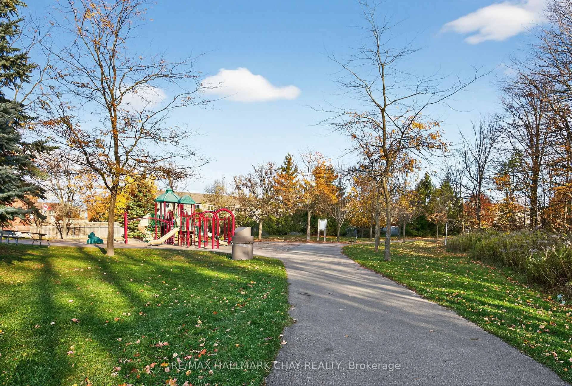 Photo 5 of 36 Goodwin Drive, Barrie, Painswick South — HOMEH