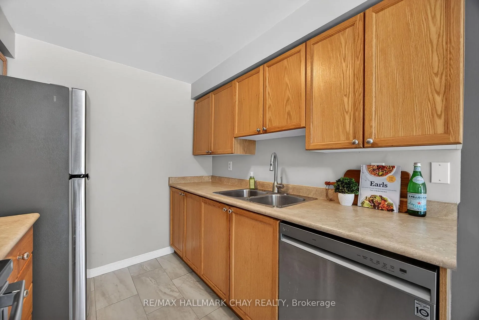 Photo 15 of 36 Goodwin Drive, Barrie, Painswick South — HOMEH