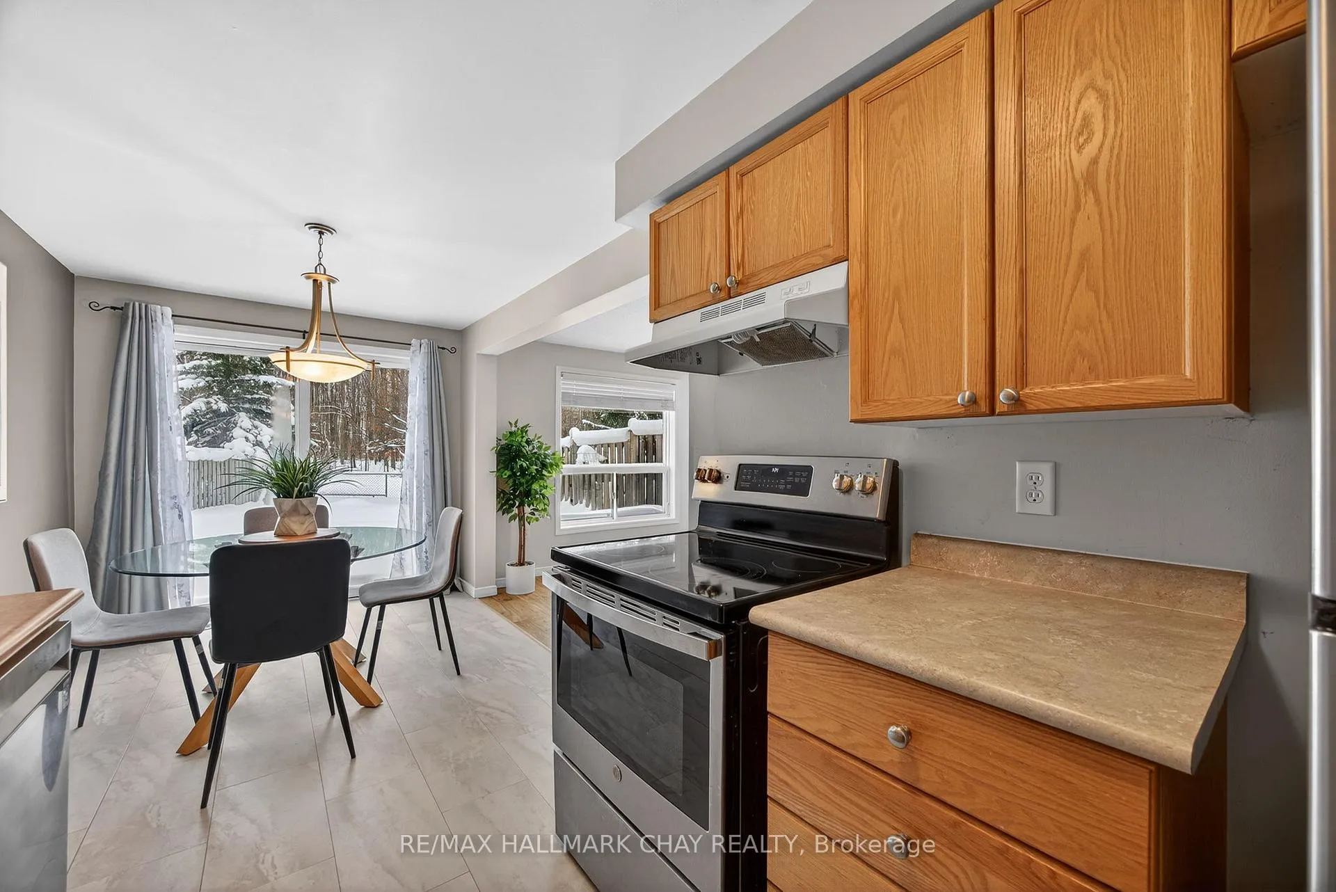 Photo 17 of 36 Goodwin Drive, Barrie, Painswick South — HOMEH