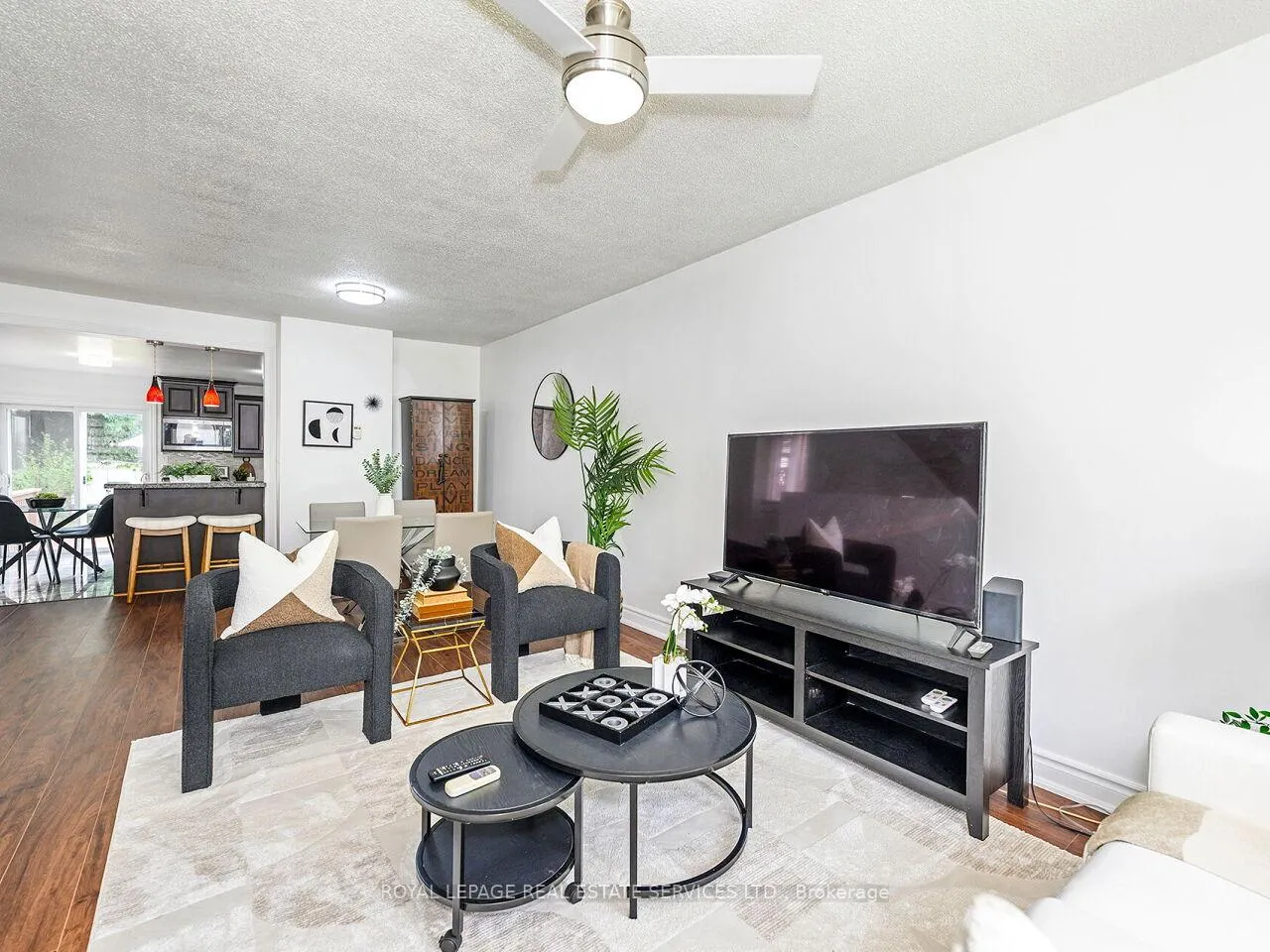 Photo 6 of 135 Bernice Crescent, Toronto, Rockcliffe-Smythe — HOMEH