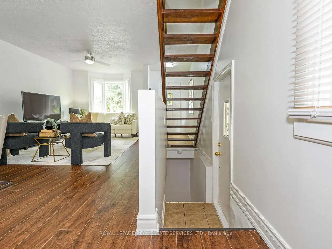 Photo 11 of 135 Bernice Crescent, Toronto, Rockcliffe-Smythe — HOMEH