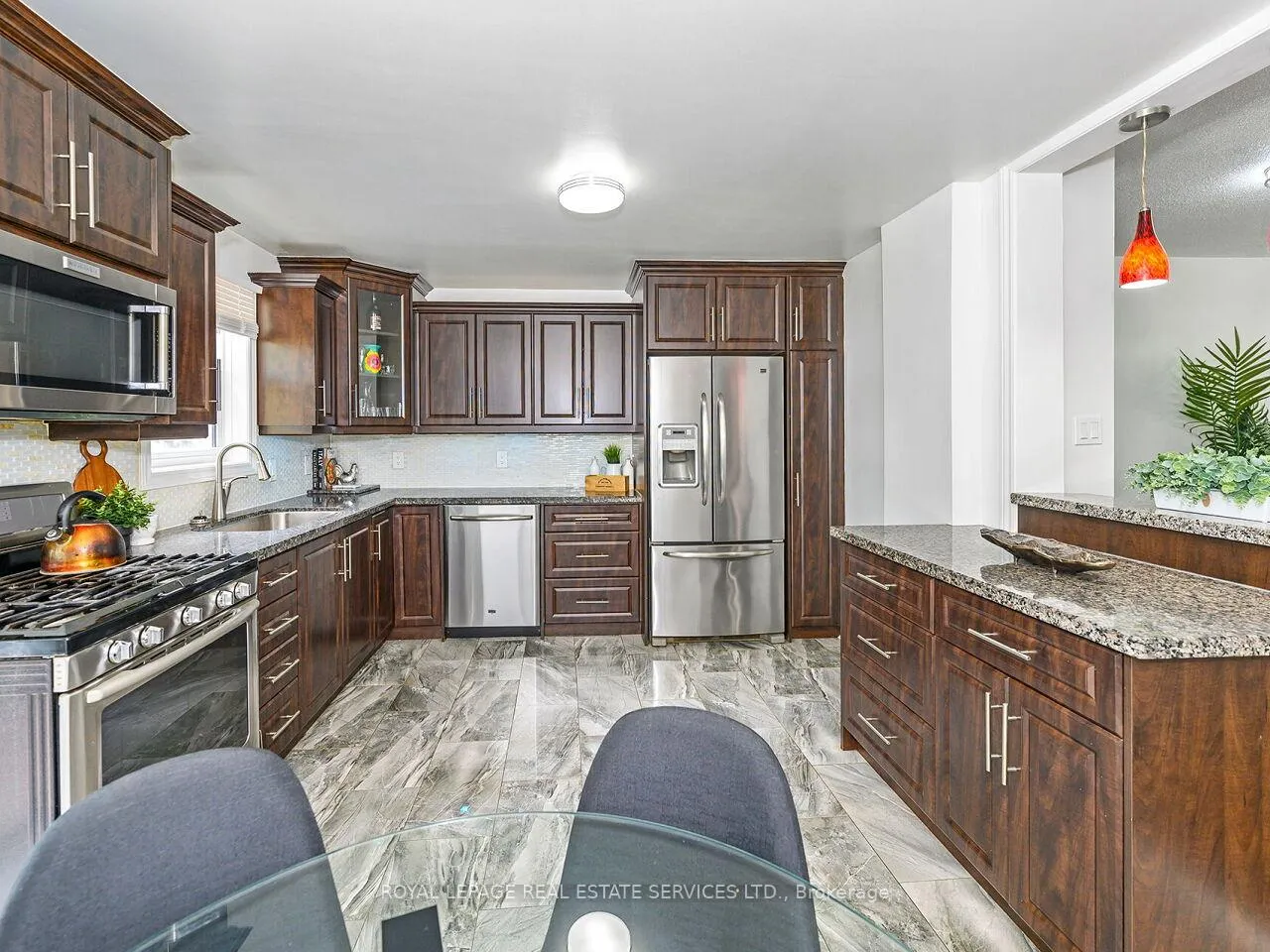 Photo 16 of 135 Bernice Crescent, Toronto, Rockcliffe-Smythe — HOMEH