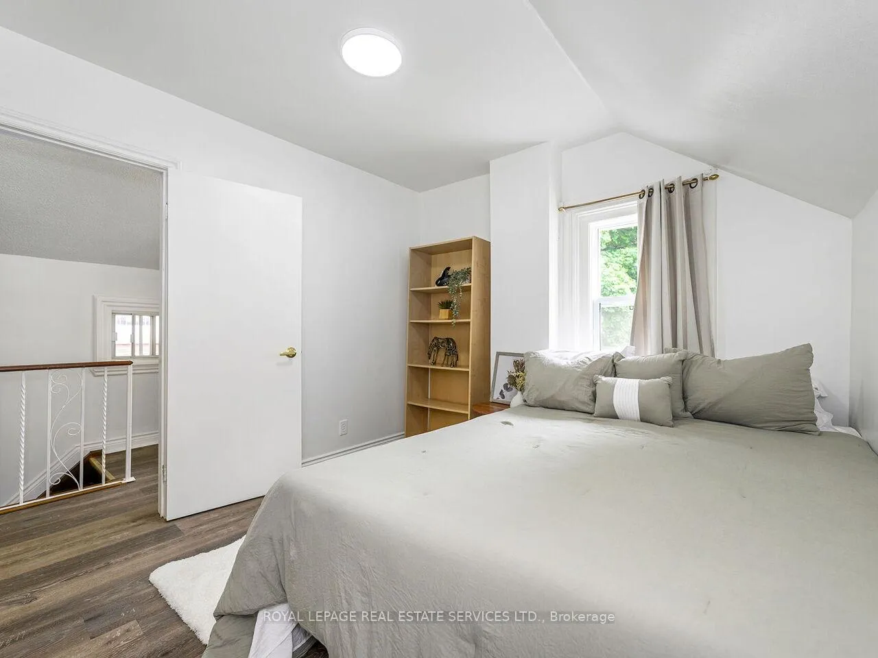 Photo 20 of 135 Bernice Crescent, Toronto, Rockcliffe-Smythe — HOMEH