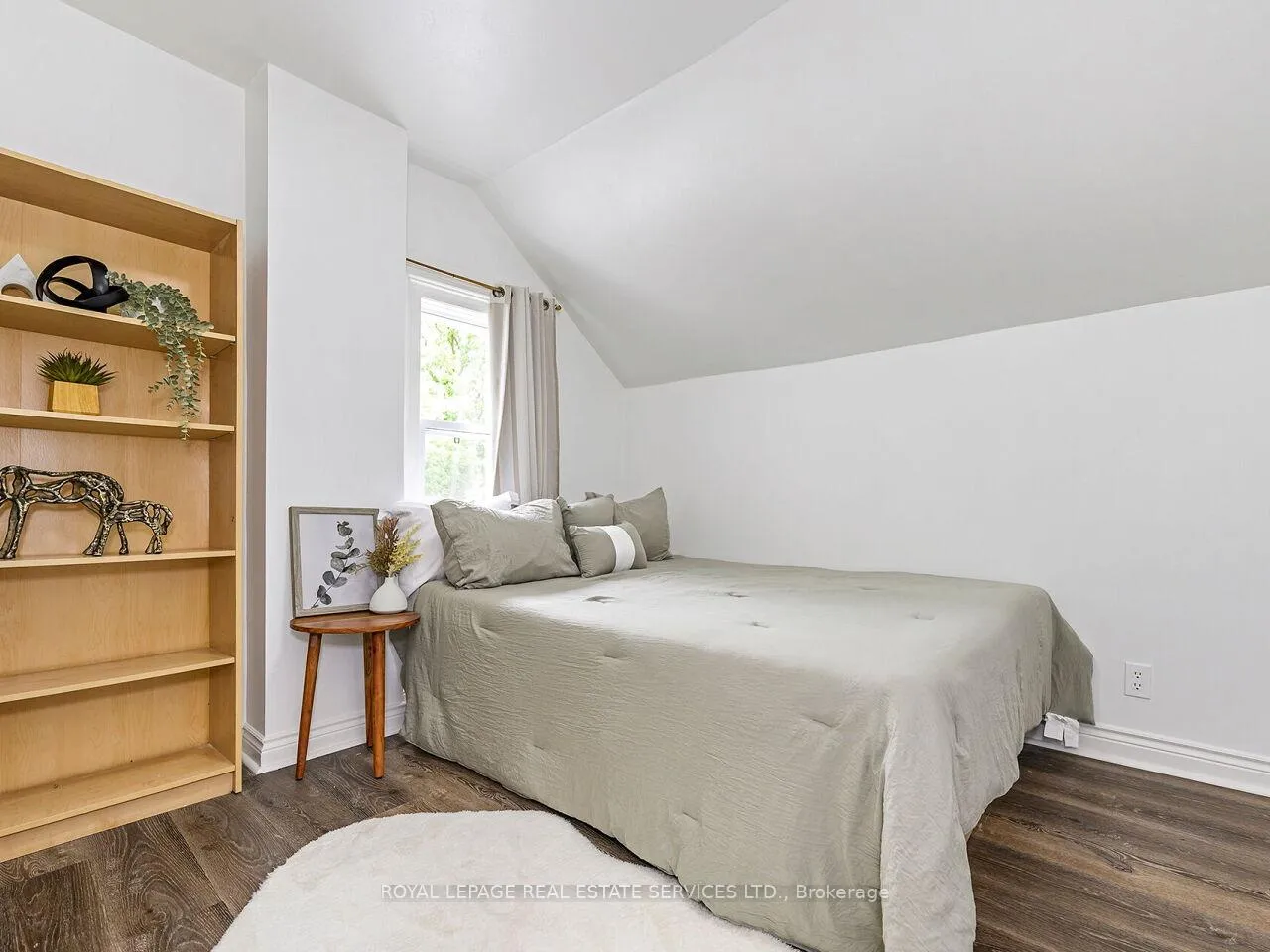 Photo 21 of 135 Bernice Crescent, Toronto, Rockcliffe-Smythe — HOMEH