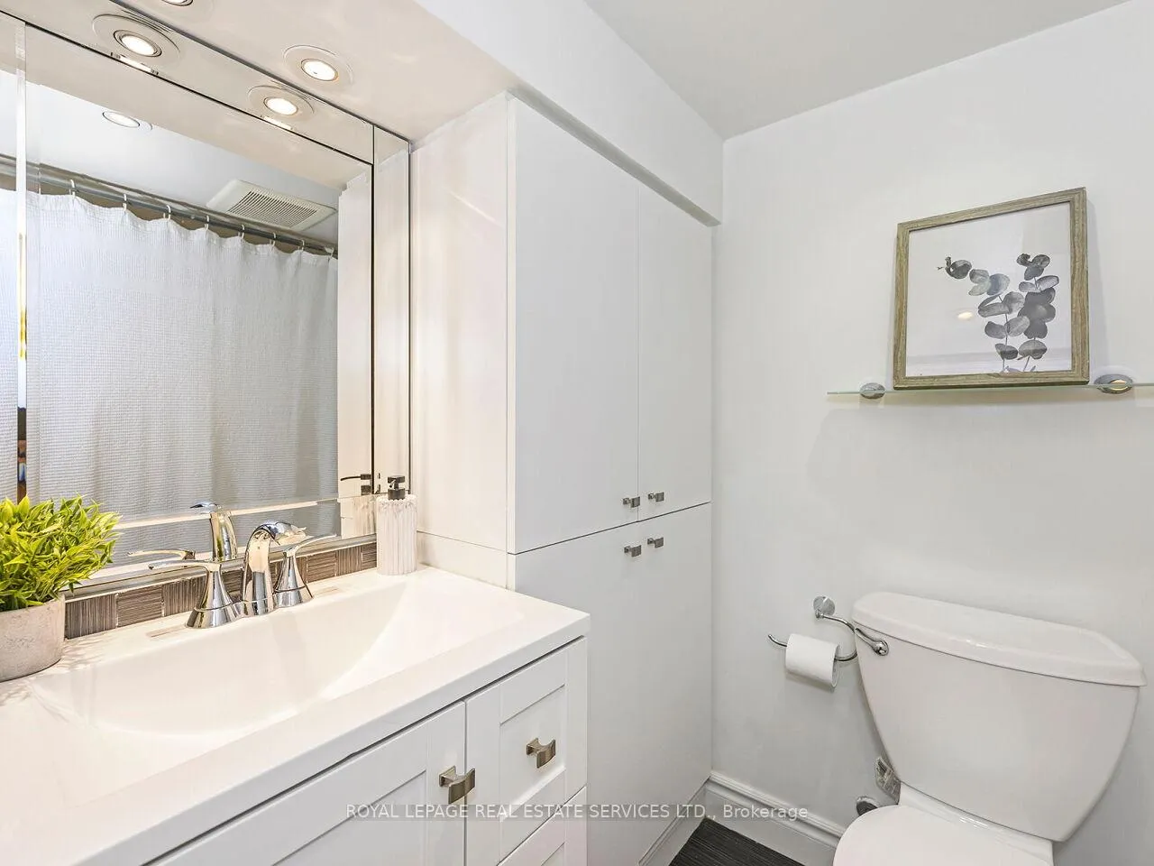 Photo 25 of 135 Bernice Crescent, Toronto, Rockcliffe-Smythe — HOMEH