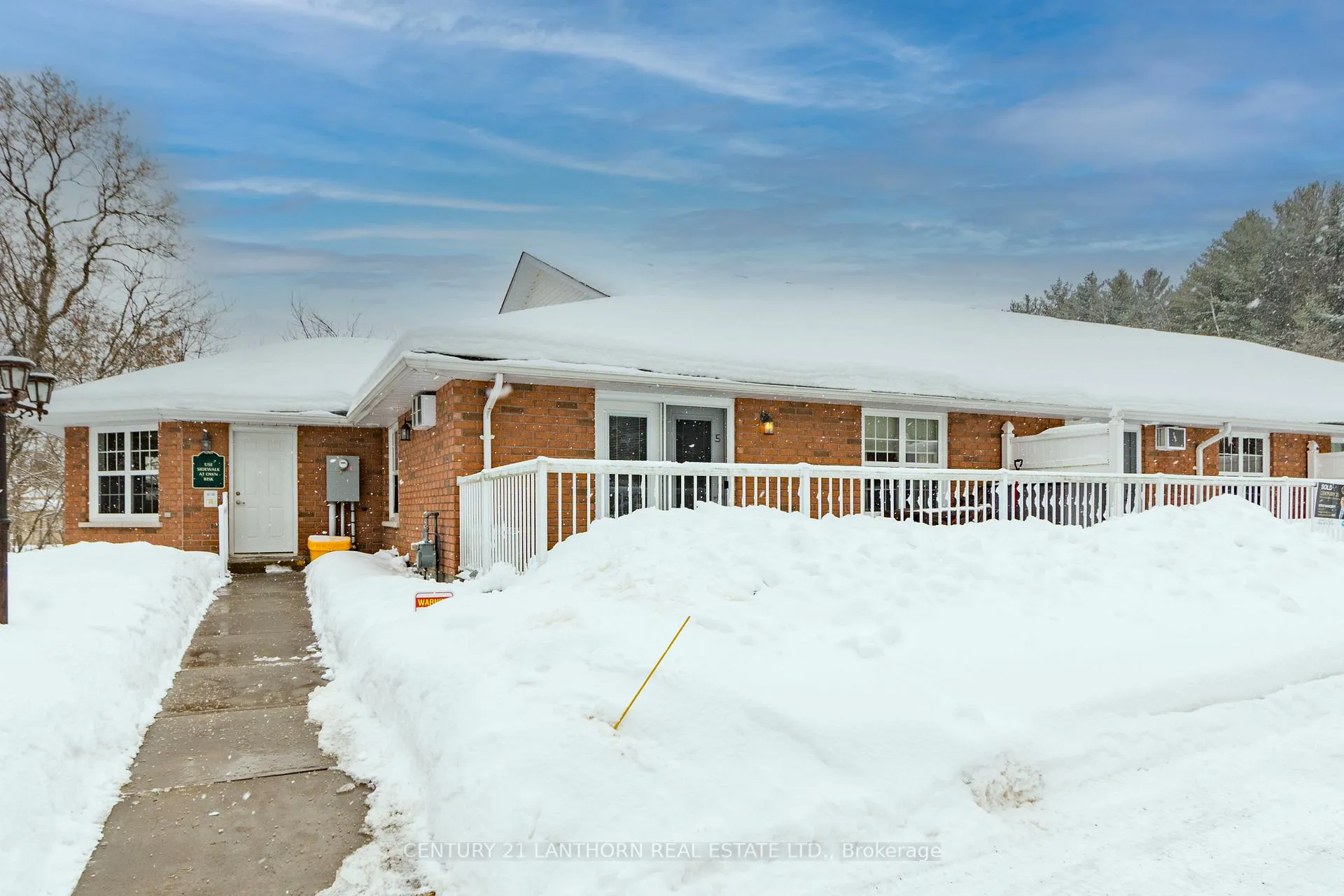 Front of Unit 5, 494 Metcalf Street