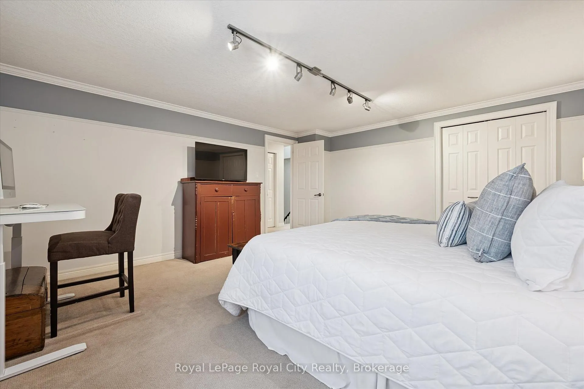 Photo 24 of 60 Hazelwood Drive, Guelph, Kortright Hills — HOMEH