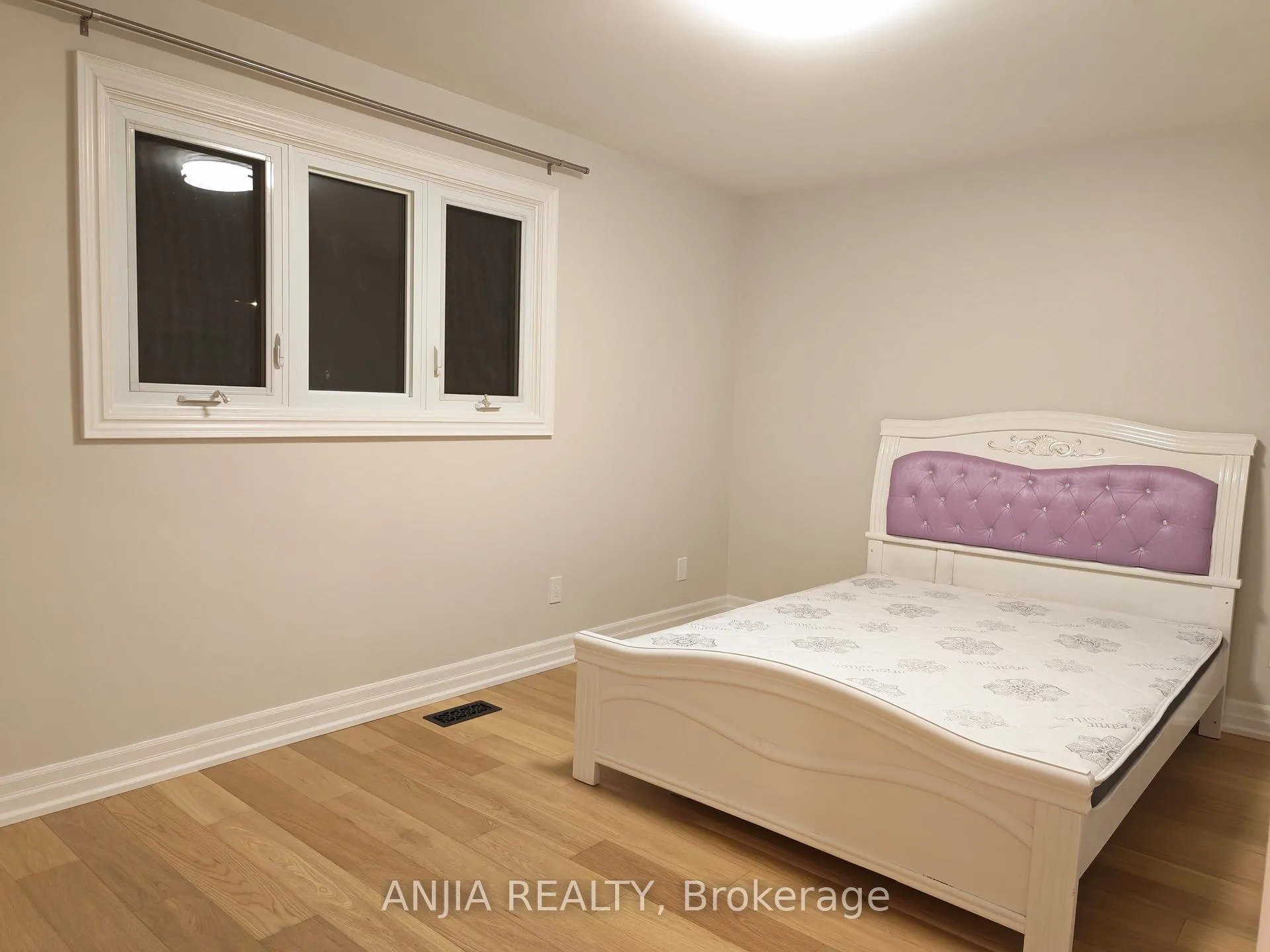 Photo 4 of Unit 2nd floor #2, 5 Janna Court, Markham, Village Green-South Unionville — HOMEH