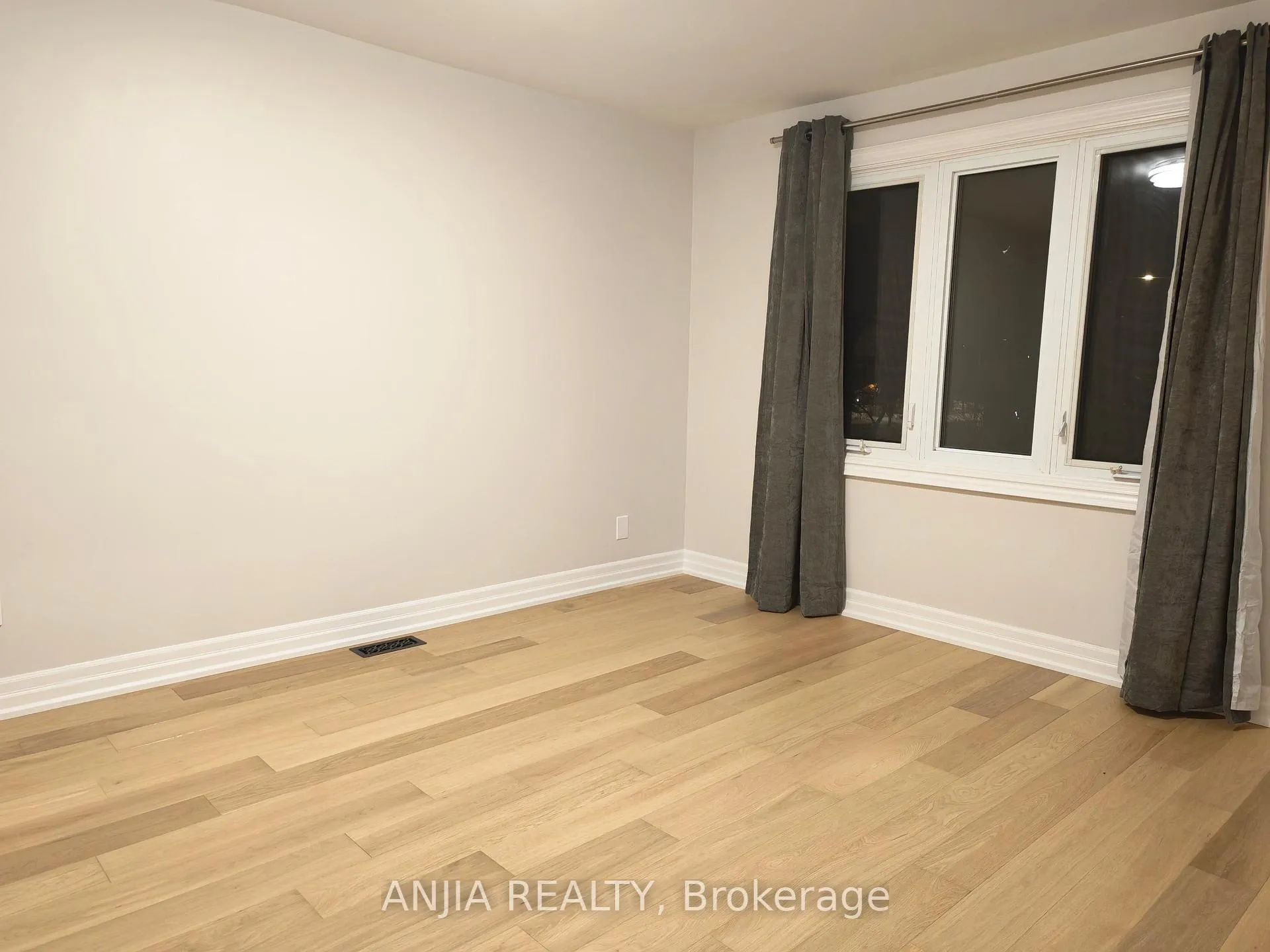 Photo 5 of Unit 2nd floor #2, 5 Janna Court, Markham, Village Green-South Unionville — HOMEH